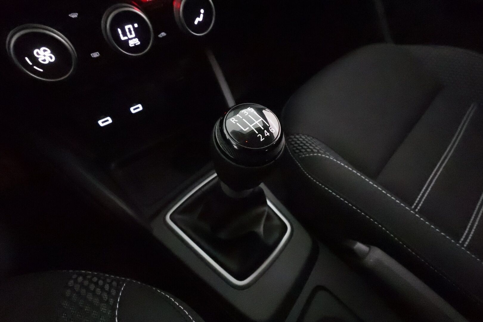 Dacia Duster 2023 TCe 150 4x4 Journey **Vakkari / P.kamera / Navi / Koukku / Apple&Android** - 1.Om Suomi-auto / Kahdet renkaat aluvanteilla / Merkkihuollettu