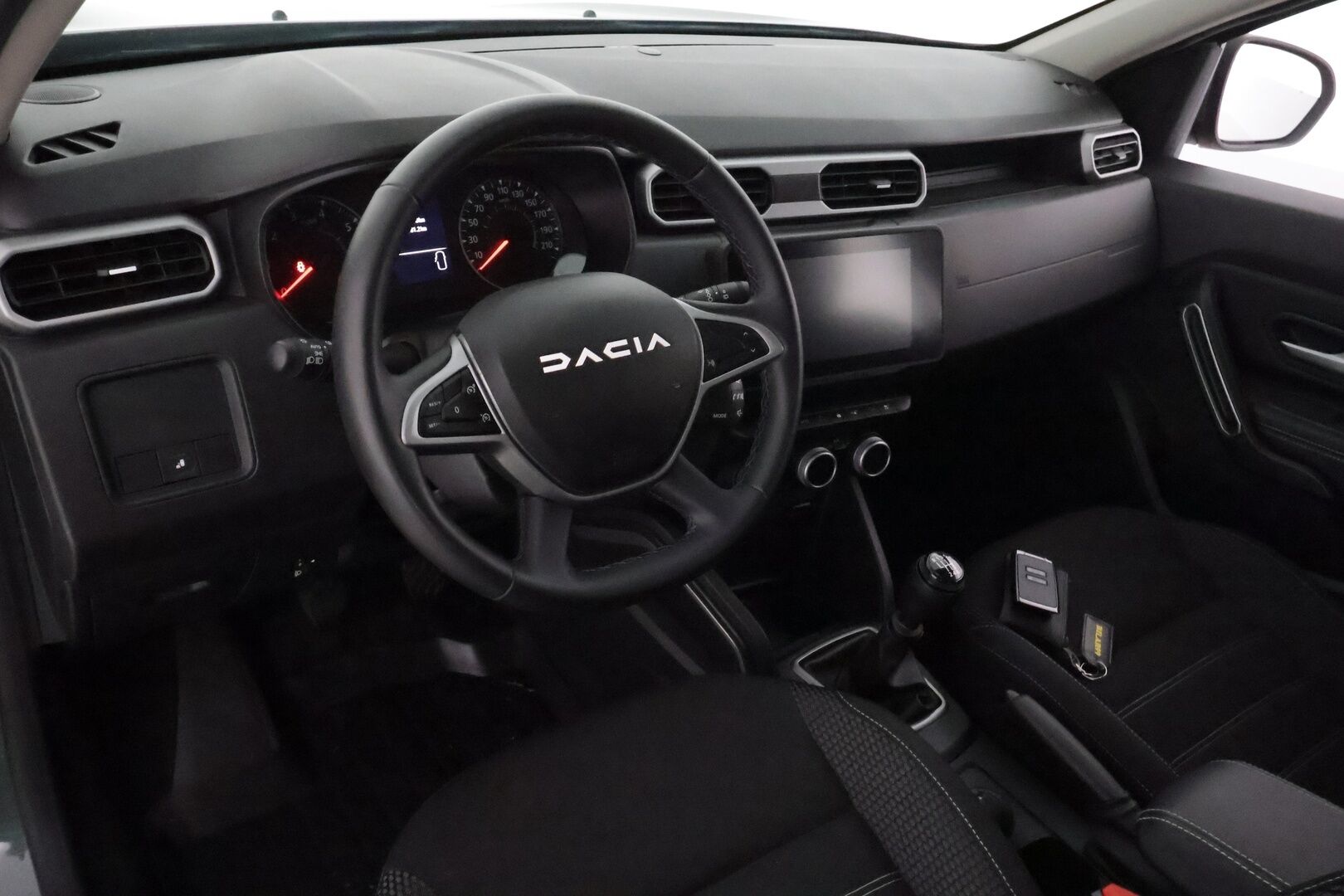 Dacia Duster 2023 TCe 150 4x4 Journey **Vakkari / P.kamera / Apple&Android / Autom.ilmastointi** - 1.Om Suomi-auto / Kahdet renkaat aluvanteilla / Merkkihuollettu / Penkinlämmittimet / Katvevaroitin
