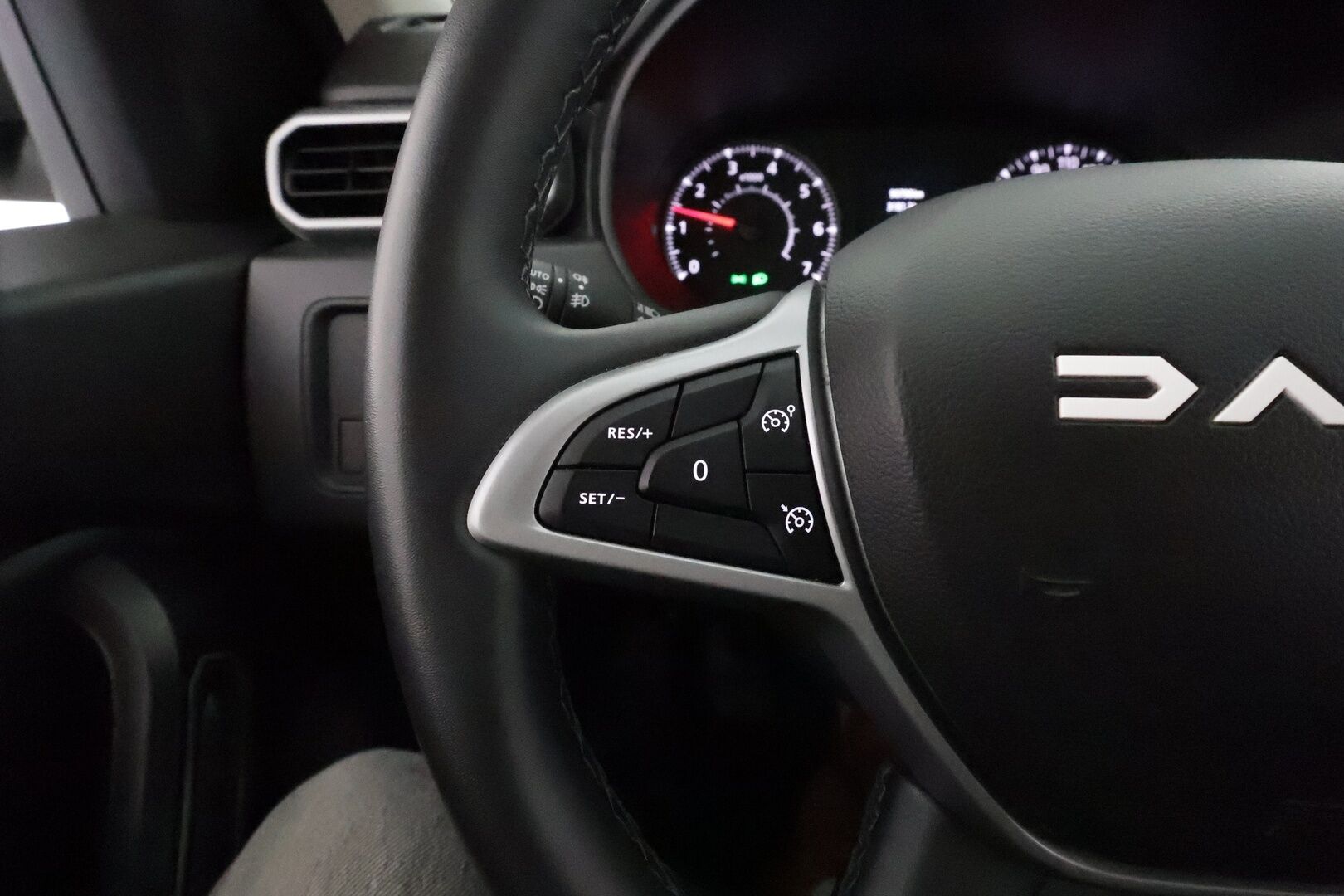 Dacia Duster 2023 TCe 150 4x4 Journey **Vakkari / P.kamera / Apple&Android / Autom.ilmastointi** - 1.Om Suomi-auto / Kahdet renkaat aluvanteilla / Merkkihuollettu / Penkinlämmittimet / Katvevaroitin