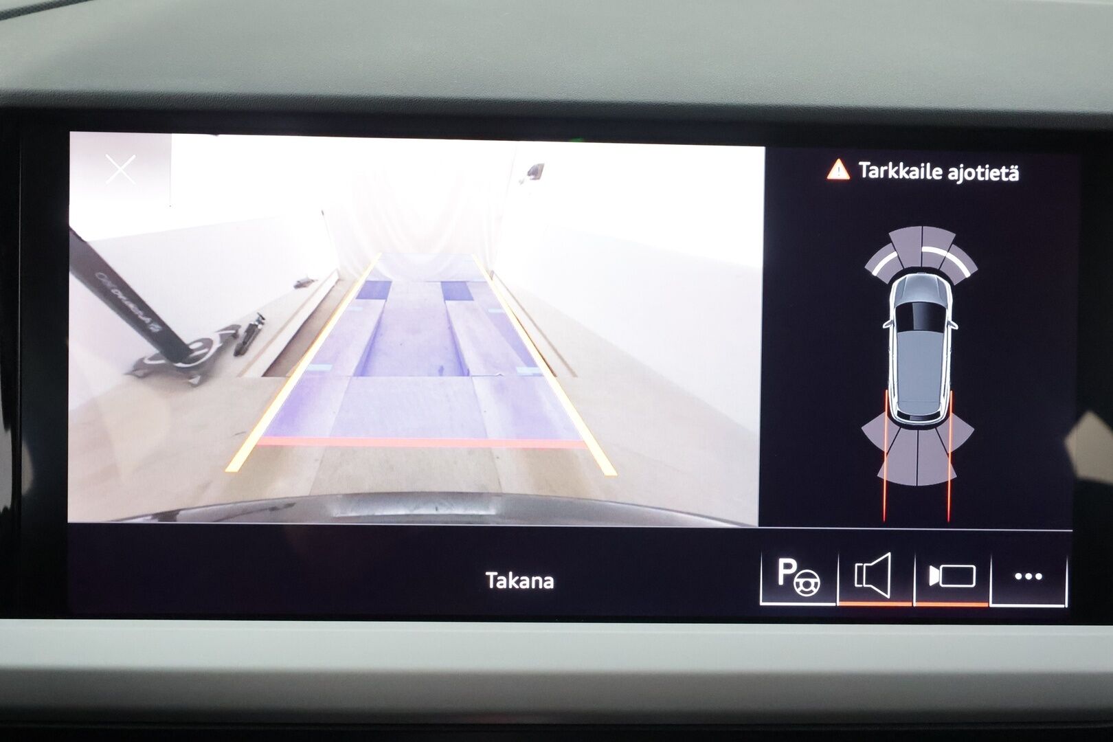 Audi Q4 e-tron 2023 Edition 40 e-tron * ACC / ILP / Koukku / Sonos Äänentoisto / P.Kamera / Sporttipenkit / LED * - 1.Om suomi-auto / Kahdet Renkaat