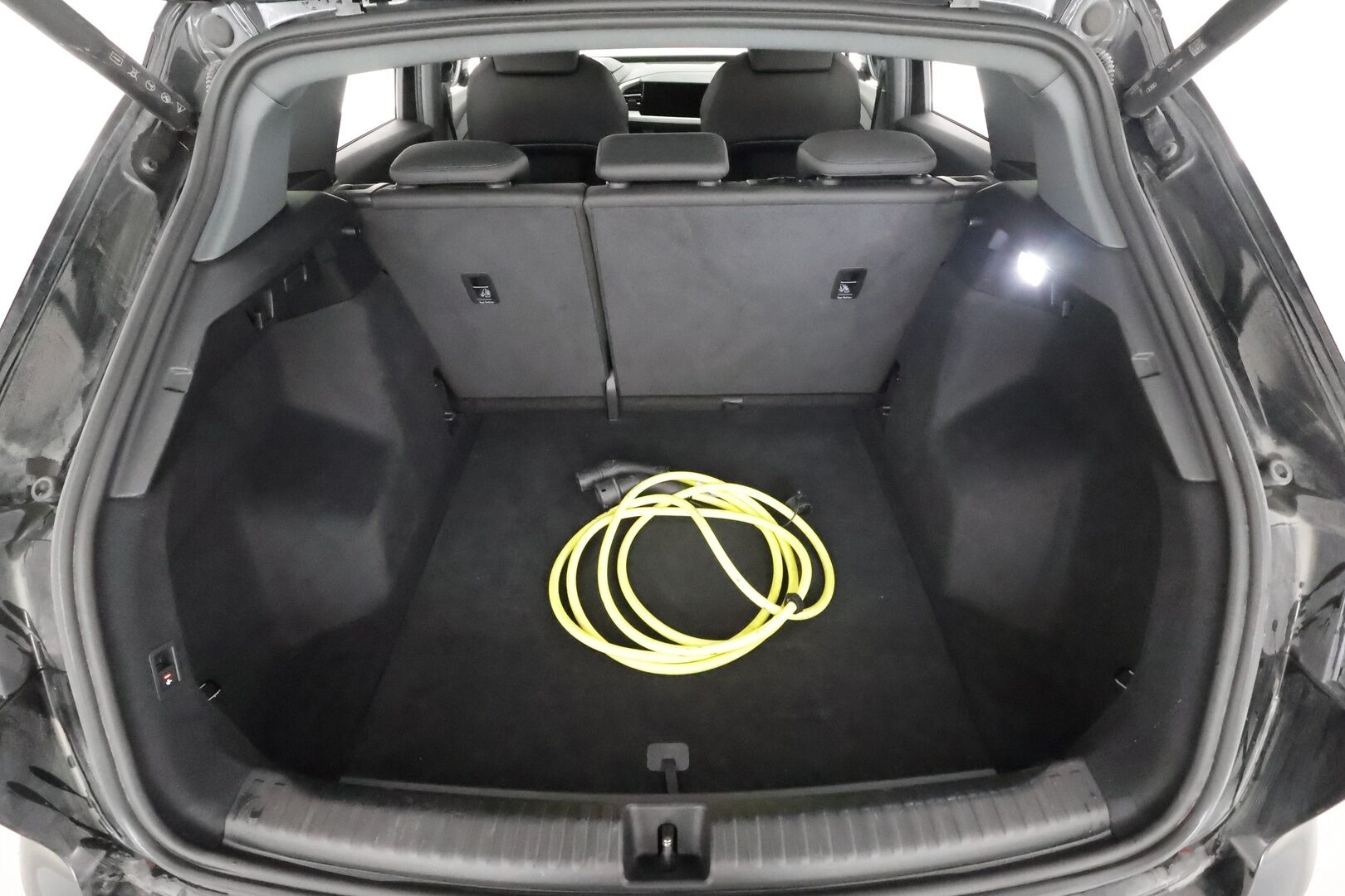 Audi Q4 e-tron 2023 Edition 40 e-tron * ACC / ILP / Koukku / Sonos Äänentoisto / P.Kamera / Sporttipenkit / LED * - 1.Om suomi-auto / Kahdet Renkaat