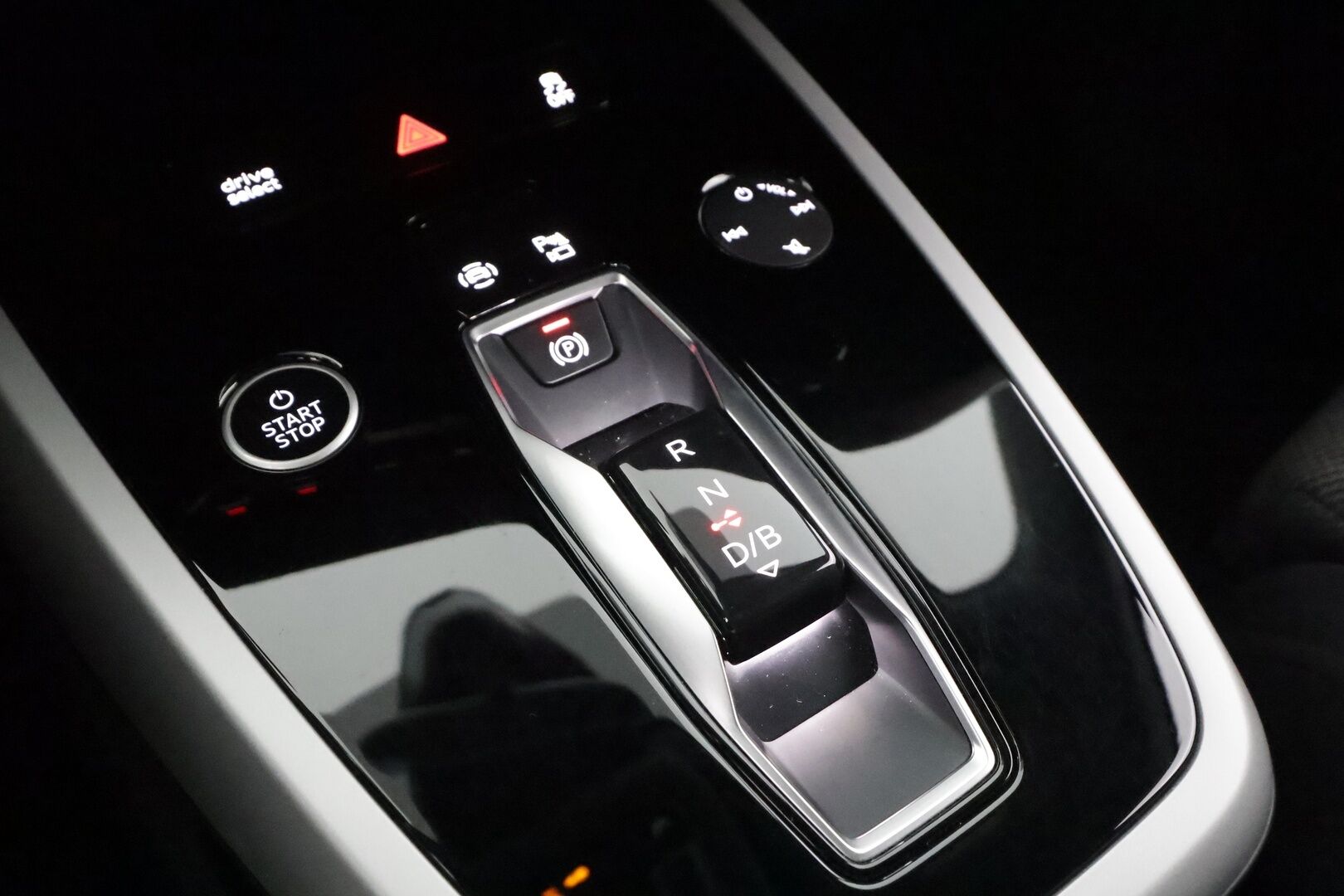 Audi Q4 e-tron 2023 Edition 40 e-tron * ACC / ILP / Koukku / Sonos Äänentoisto / P.Kamera / Sporttipenkit / LED * - 1.Om suomi-auto / Kahdet Renkaat