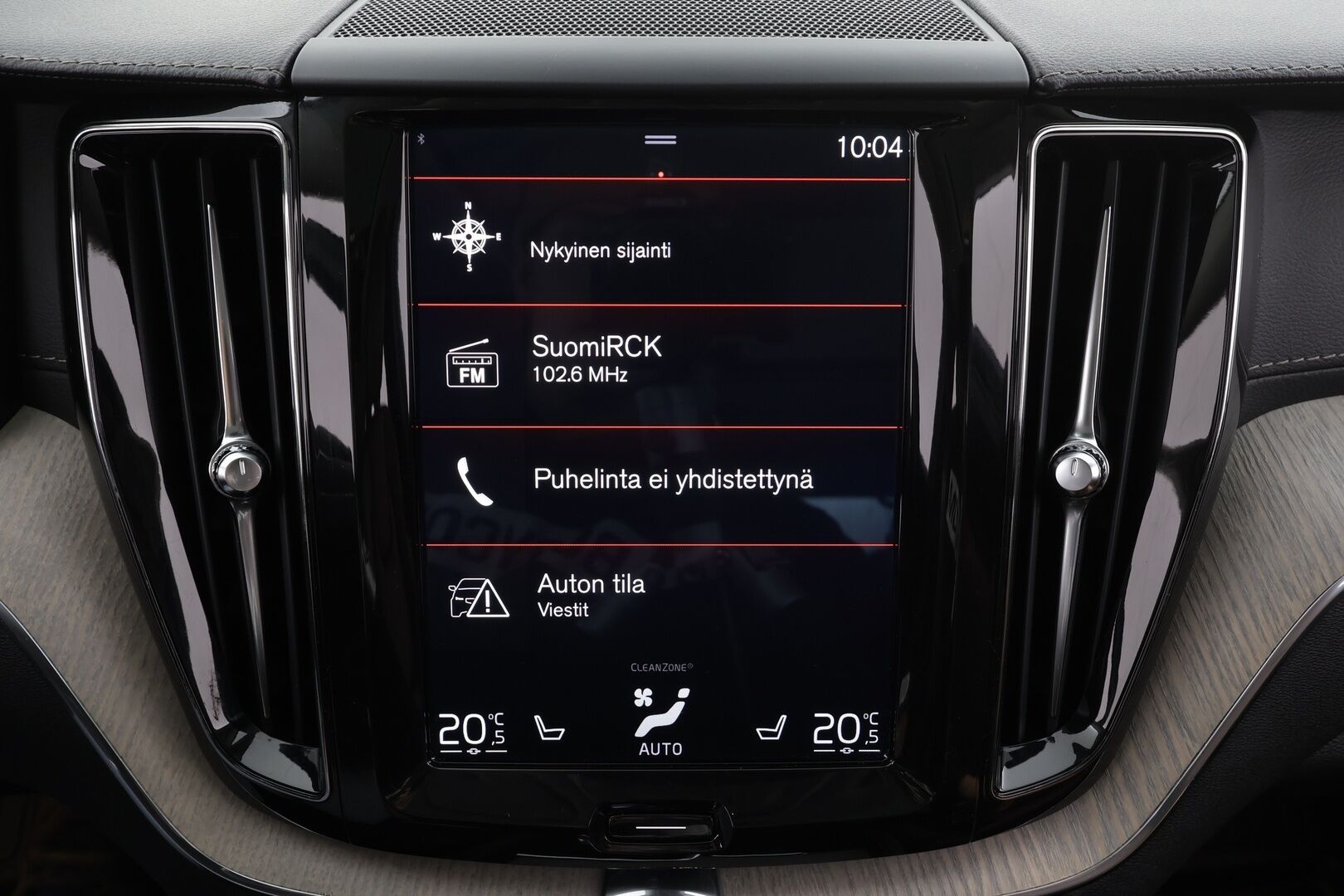 Volvo XC60 2019 T8 AWD Inscription aut * HUD / ACC / Panorama / B&W / Ilma-alusta / Muistipenkit hieronnalla / Full LED / Koukku / Webasto / Navi * - Ilmastoidut ruskeat nahat / BLIS / Akku kuntotarkastettu / Kahdet renkaat aluvanteilla / Huippuvarusteet!