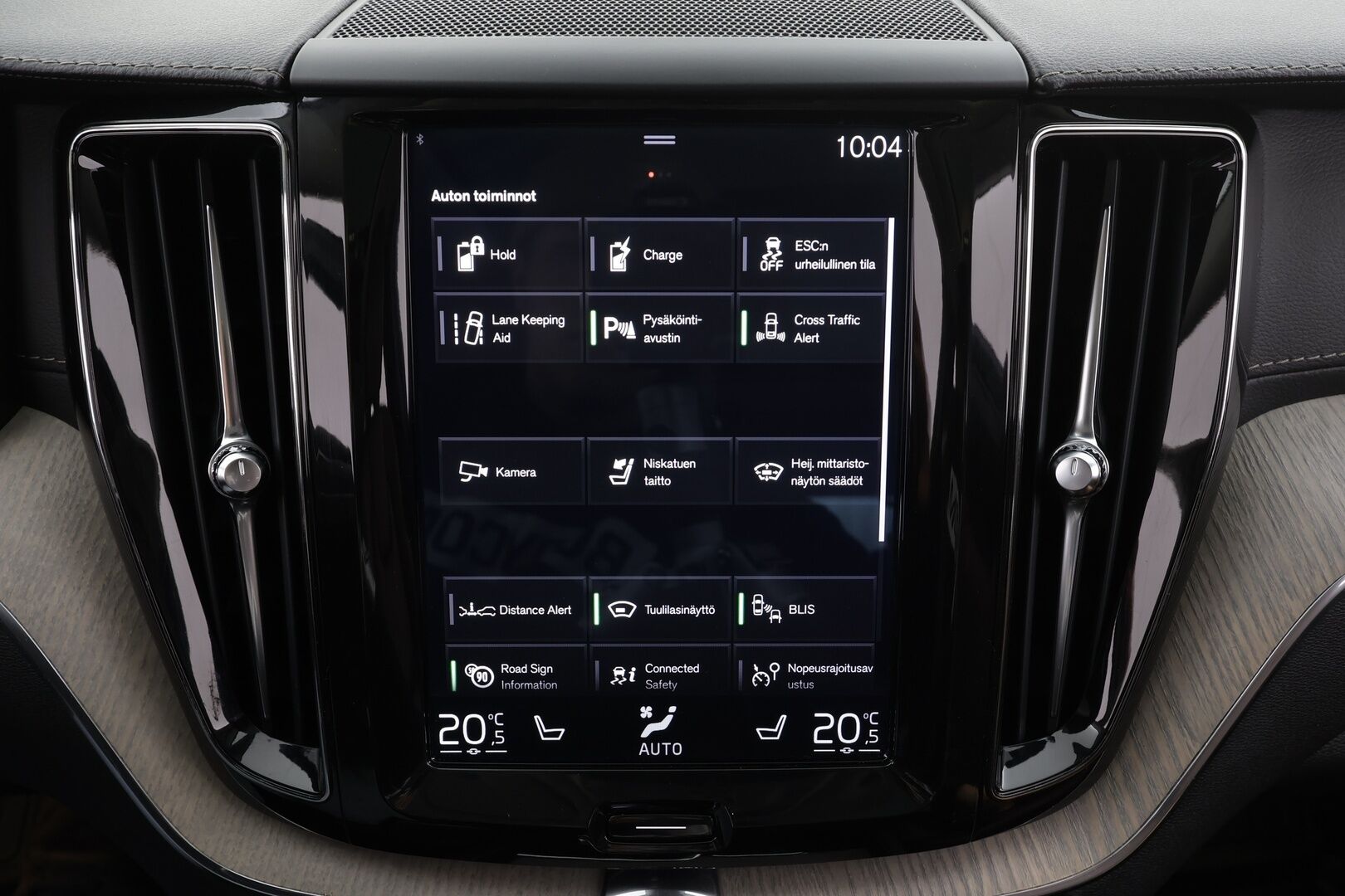 Volvo XC60 2019 T8 AWD Inscription aut * HUD / ACC / Panorama / B&W / Ilma-alusta / Muistipenkit hieronnalla / Full LED / Koukku / Webasto / Navi * - Ilmastoidut ruskeat nahat / BLIS / Akku kuntotarkastettu / Kahdet renkaat aluvanteilla / Huippuvarusteet!