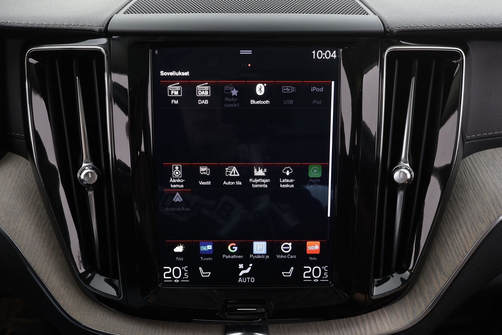 Volvo XC60 2019 T8 AWD Inscription aut * HUD / ACC / Panorama / B&W / Ilma-alusta / Muistipenkit hieronnalla / Full LED / Koukku / Webasto / Navi * - Ilmastoidut ruskeat nahat / BLIS / Akku kuntotarkastettu / Kahdet renkaat aluvanteilla / Huippuvarusteet!