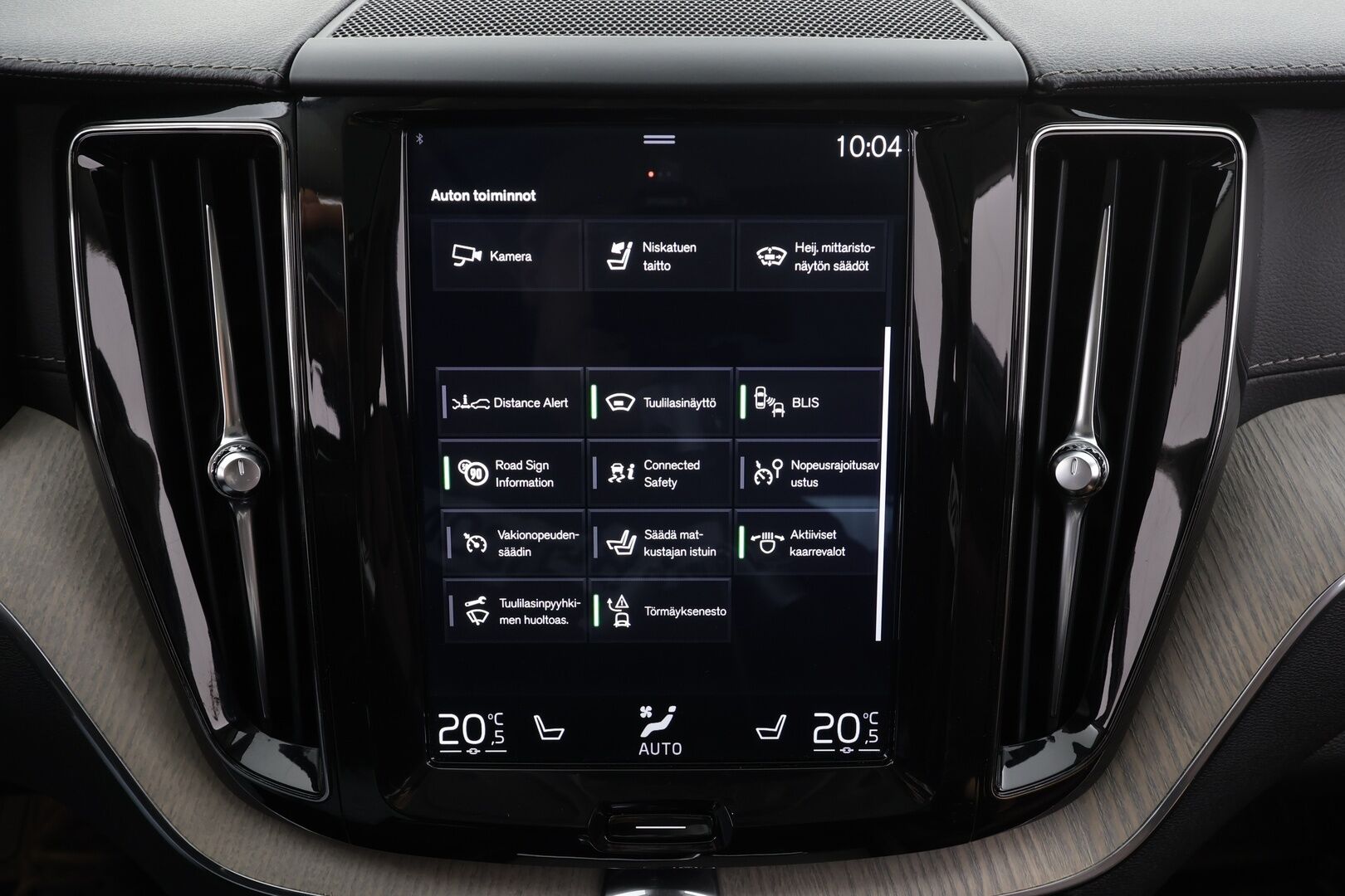 Volvo XC60 2019 T8 AWD Inscription aut * HUD / ACC / Panorama / B&W / Ilma-alusta / Muistipenkit hieronnalla / Full LED / Koukku / Webasto / Navi * - Ilmastoidut ruskeat nahat / BLIS / Akku kuntotarkastettu / Kahdet renkaat aluvanteilla / Huippuvarusteet!