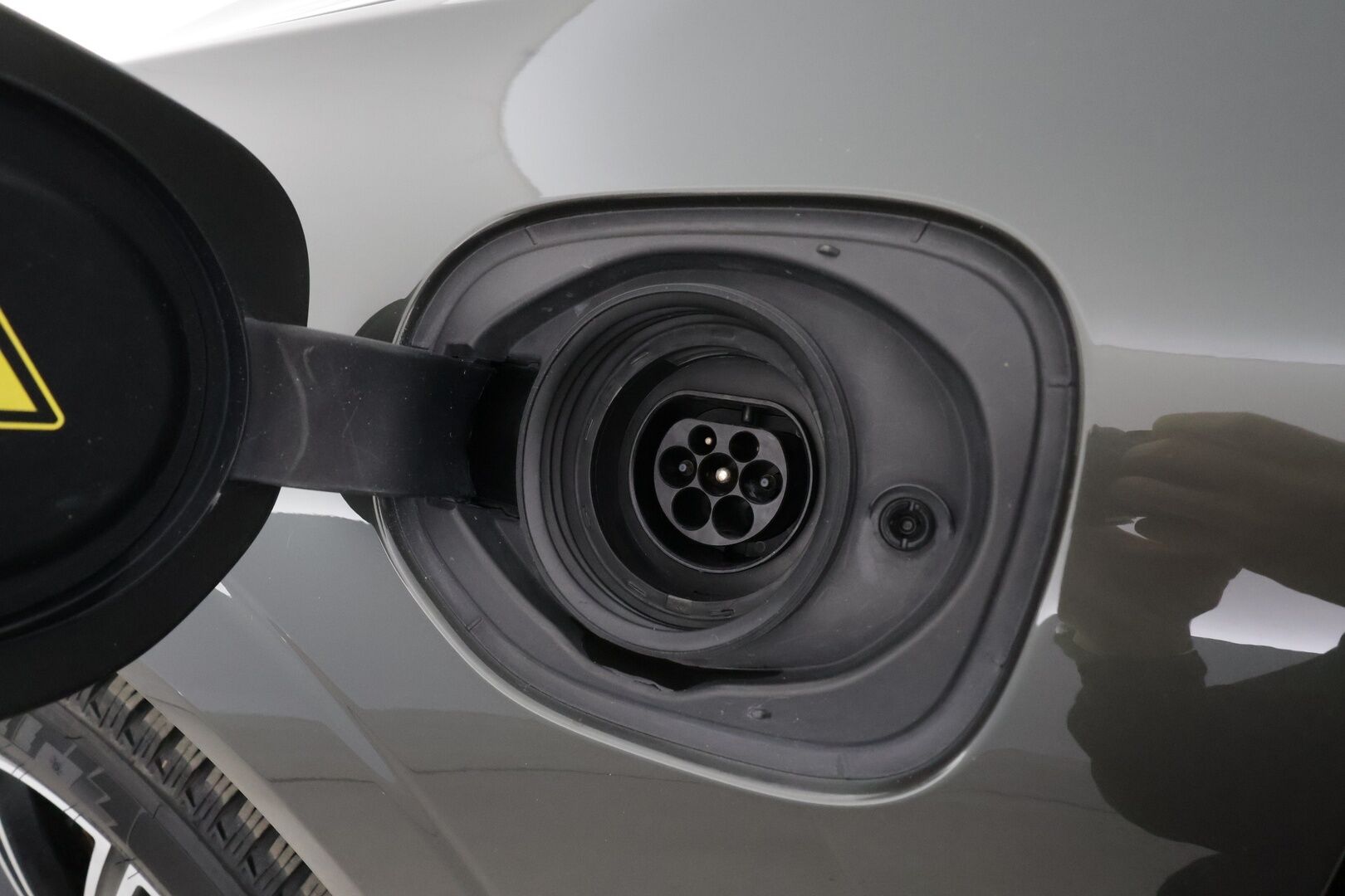 Volvo XC60 2019 T8 AWD Inscription aut * HUD / ACC / Panorama / B&W / Ilma-alusta / Muistipenkit hieronnalla / Full LED / Koukku / Webasto / Navi * - Ilmastoidut ruskeat nahat / BLIS / Akku kuntotarkastettu / Kahdet renkaat aluvanteilla / Huippuvarusteet!