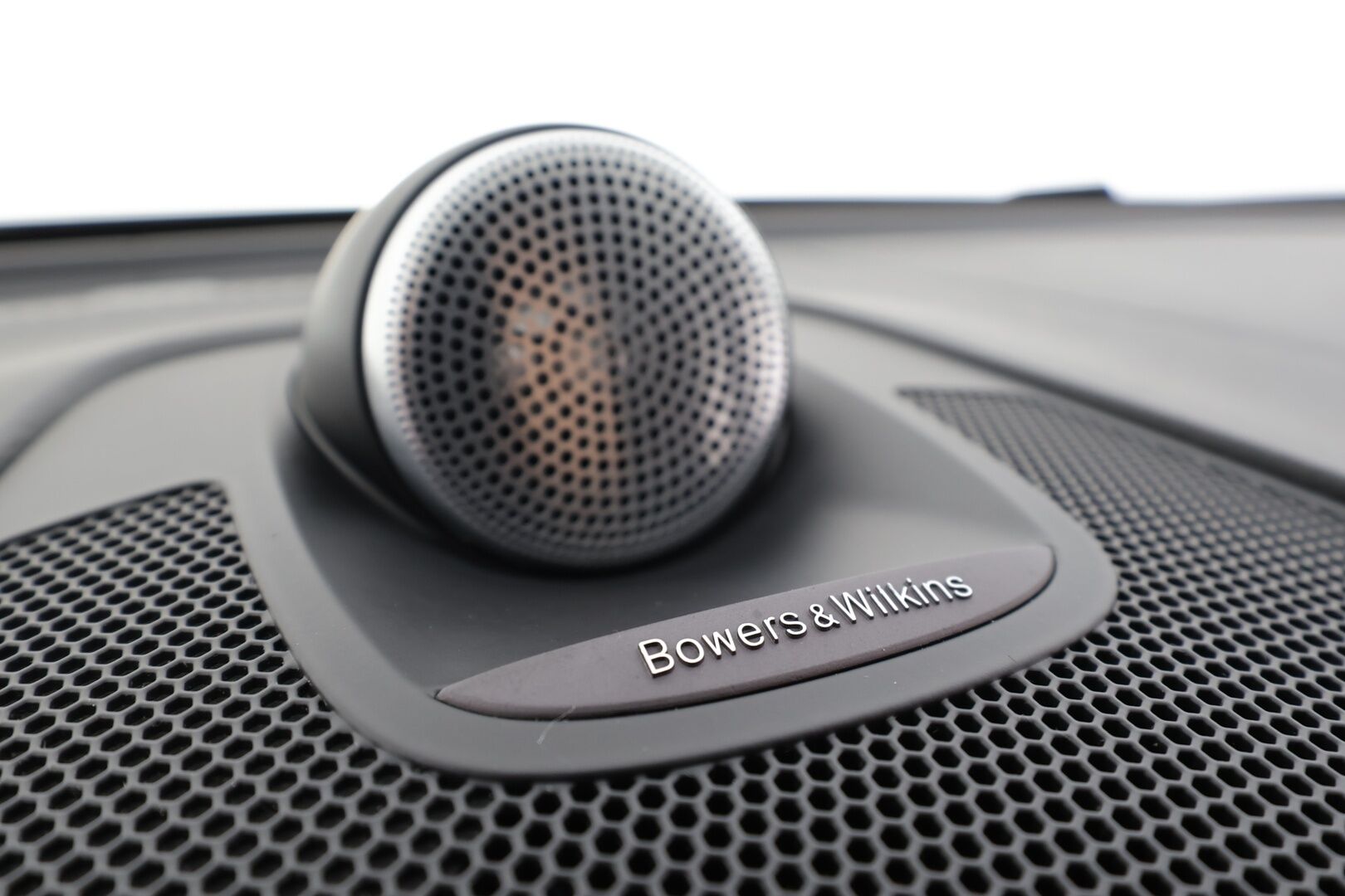 Volvo XC60 2019 T8 AWD Inscription aut * HUD / ACC / Panorama / B&W / Ilma-alusta / Muistipenkit hieronnalla / Full LED / Koukku / Webasto / Navi * - Ilmastoidut ruskeat nahat / BLIS / Akku kuntotarkastettu / Kahdet renkaat aluvanteilla / Huippuvarusteet!