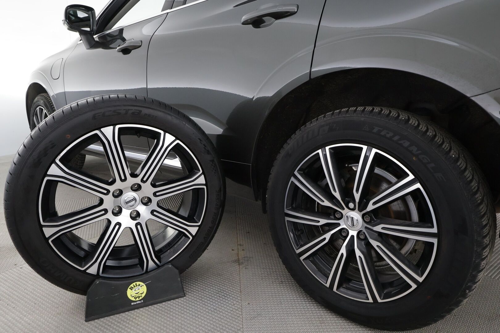 Volvo XC60 2019 T8 AWD Inscription aut * HUD / ACC / Panorama / B&W / Ilma-alusta / Muistipenkit hieronnalla / Full LED / Koukku / Webasto / Navi * - Ilmastoidut ruskeat nahat / BLIS / Akku kuntotarkastettu / Kahdet renkaat aluvanteilla / Huippuvarusteet!