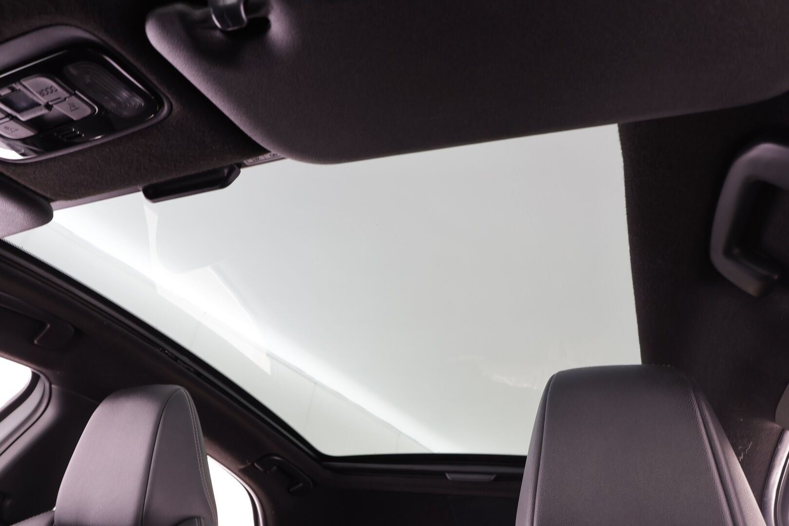 Toyota Yaris 2021 1,5 Hybrid Premium * ACC / Lasikatto / JBL / P.Kamera / LED / Puolinahat / Digimittaristo / KeylessGo * - Kahdet renkaat aluvanteilla / Merkkihuollettu / Huippuvarusteet