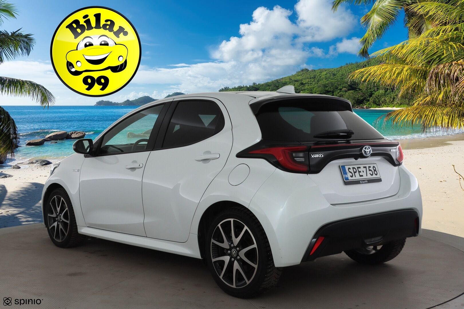 Toyota Yaris 2021 1,5 Hybrid Premium * ACC / Lasikatto / JBL / P.Kamera / LED / Puolinahat / Digimittaristo / KeylessGo * - Kahdet renkaat aluvanteilla / Merkkihuollettu / Huippuvarusteet