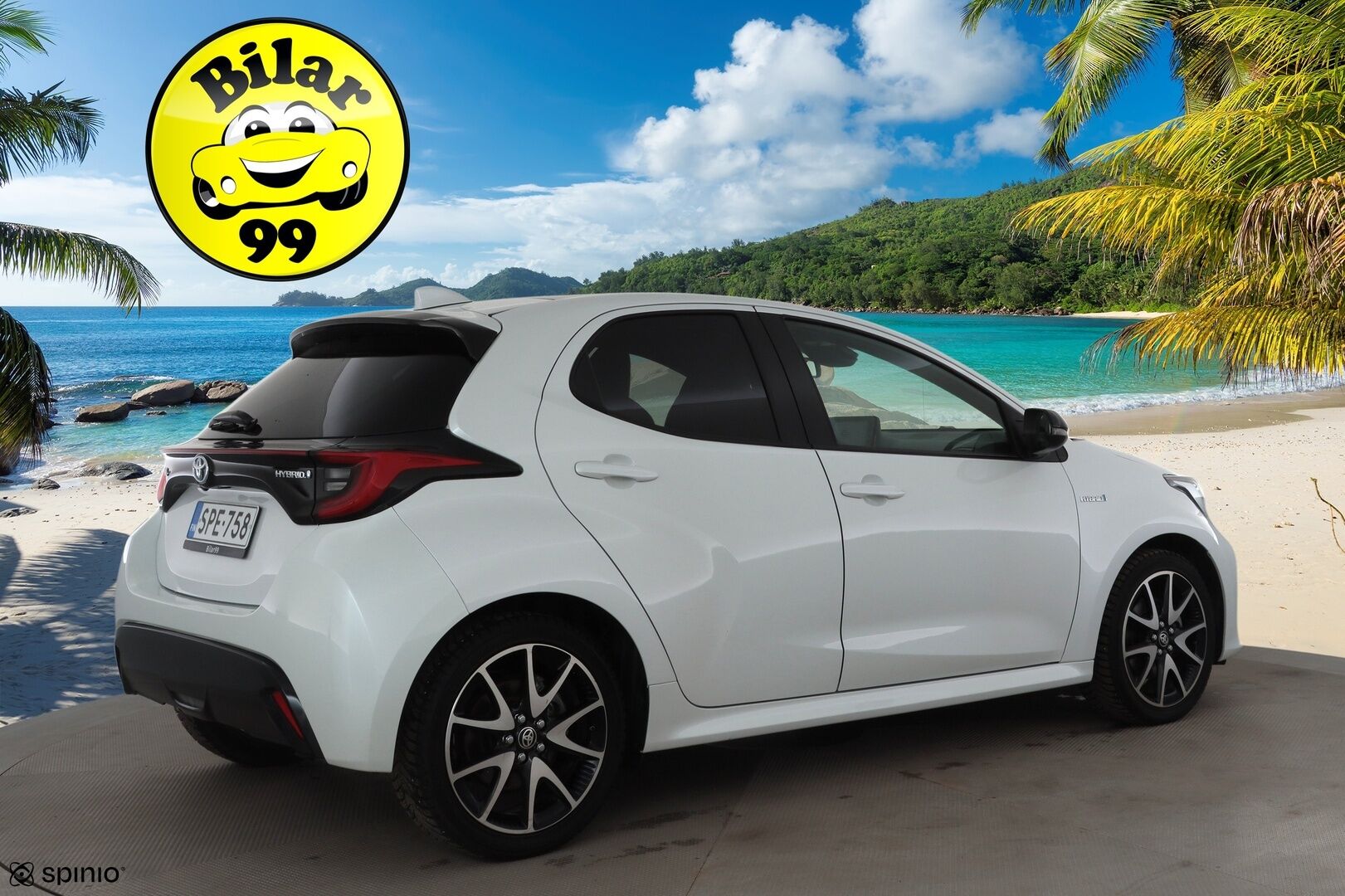 Toyota Yaris 2021 1,5 Hybrid Premium * ACC / Lasikatto / JBL / P.Kamera / LED / Puolinahat / Digimittaristo / KeylessGo * - Kahdet renkaat aluvanteilla / Merkkihuollettu / Huippuvarusteet