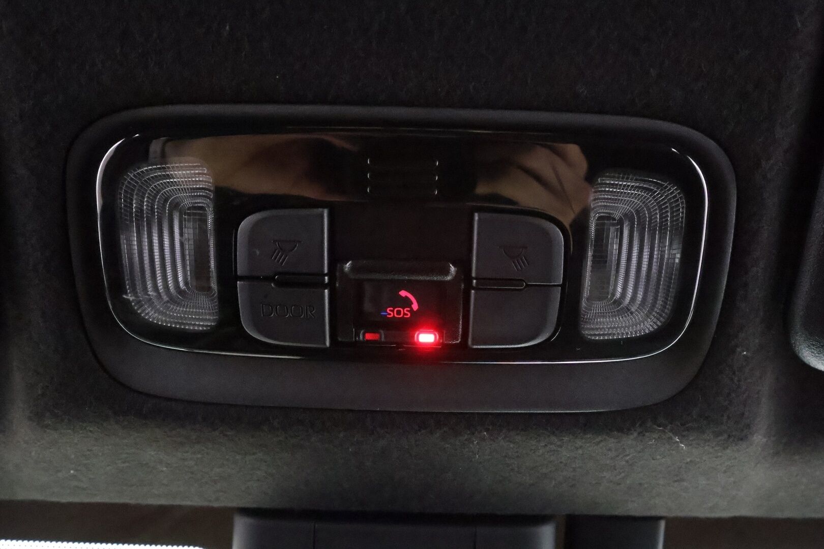 Toyota Yaris 2021 1,5 Hybrid Premium * ACC / Lasikatto / JBL / P.Kamera / LED / Puolinahat / Digimittaristo / KeylessGo * - Kahdet renkaat aluvanteilla / Merkkihuollettu / Huippuvarusteet