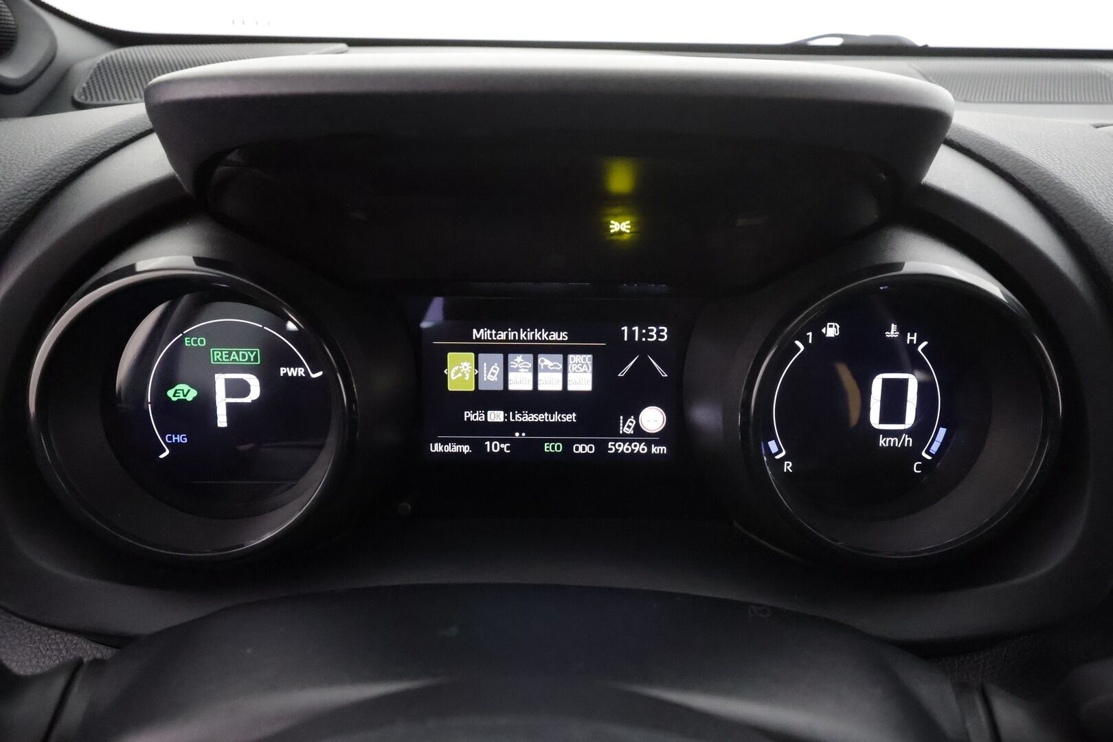 Toyota Yaris 2021 1,5 Hybrid Premium * ACC / Lasikatto / JBL / P.Kamera / LED / Puolinahat / Digimittaristo / KeylessGo * - Kahdet renkaat aluvanteilla / Merkkihuollettu / Huippuvarusteet