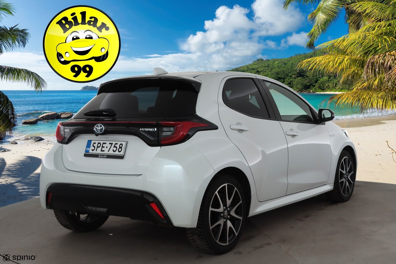 Toyota Yaris 2021 1,5 Hybrid Premium * ACC / Lasikatto / JBL / P.Kamera / LED / Puolinahat / Digimittaristo / KeylessGo * - Kahdet renkaat aluvanteilla / Merkkihuollettu / Huippuvarusteet