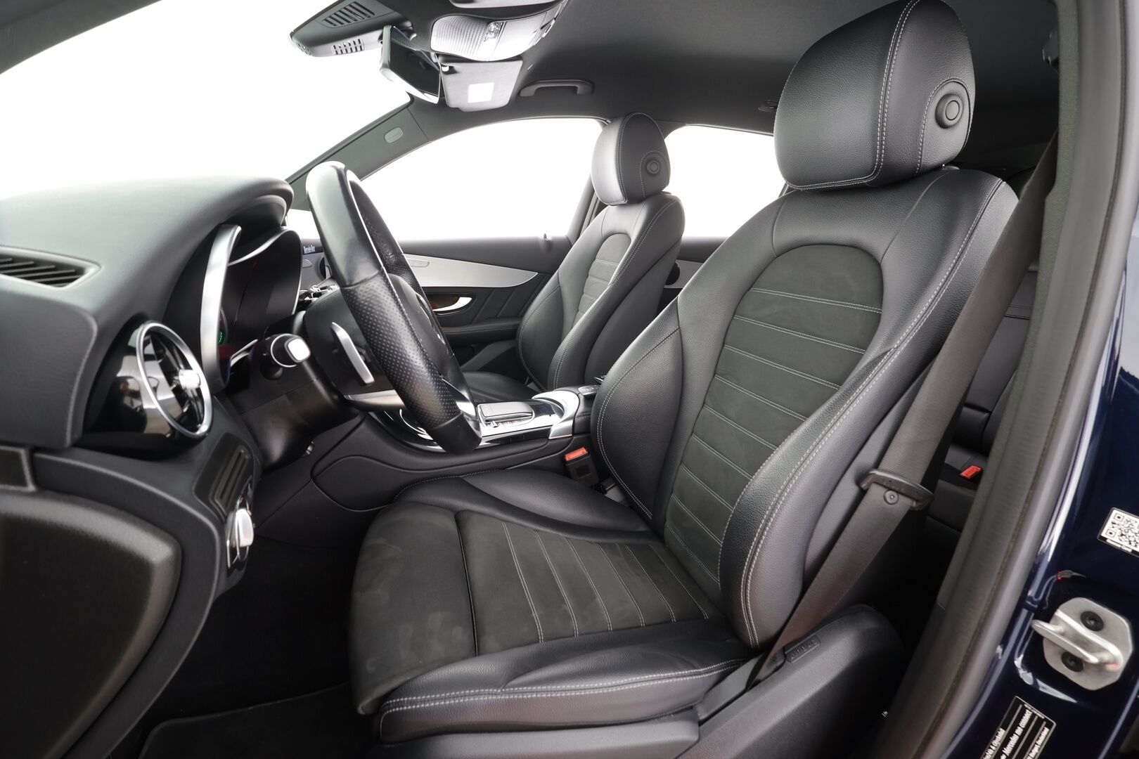 Mercedes-Benz GLC 2021 300 e 4MATIC A Business EQ Power AMG * Koukku / Distronic / Navi / Sportpenkit / LED-High Performance / P.kamera * - Akku kuntotarkastettu / Kahdet renkaat