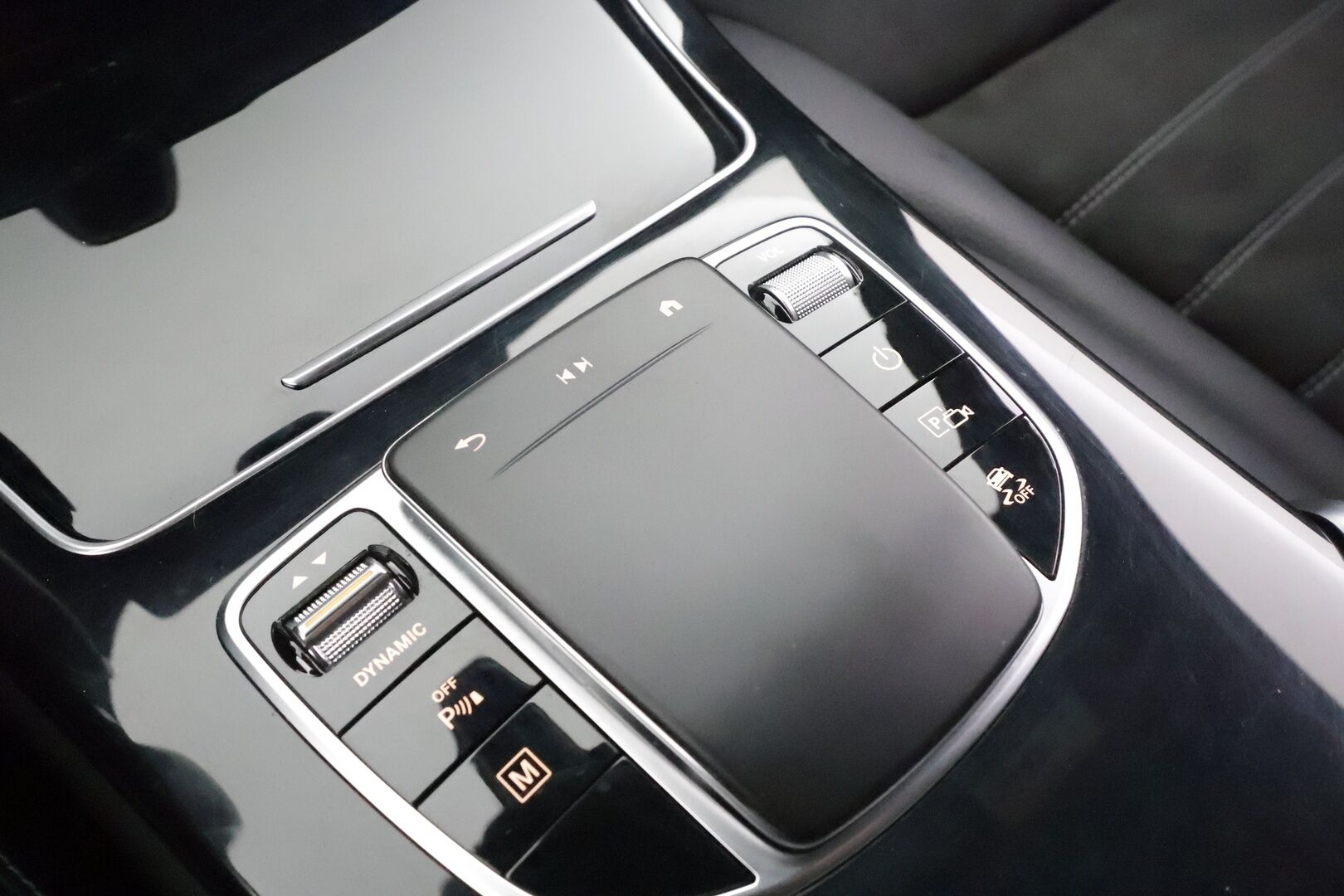 Mercedes-Benz GLC 2021 300 e 4MATIC A Business EQ Power AMG * Koukku / Distronic / Navi / Sportpenkit / LED-High Performance / P.kamera * - Akku kuntotarkastettu / Kahdet renkaat