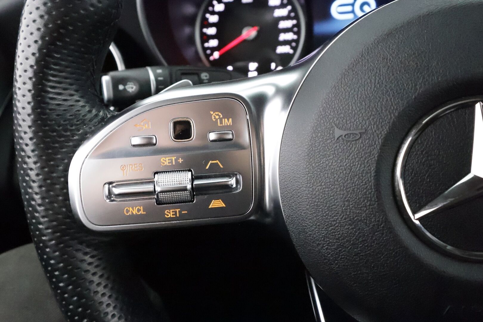 Mercedes-Benz GLC 2021 300 e 4MATIC A Business EQ Power AMG * Koukku / Distronic / Navi / Sportpenkit / LED-High Performance / P.kamera * - Akku kuntotarkastettu / Kahdet renkaat