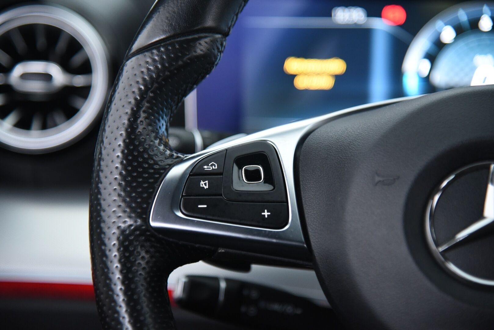 Mercedes-Benz E 2018 220 d A Coupé Business AMG - Widescreen / Burmester / Multibeam-LED / P-kamera / Ambient Light / Urheiluistuimet / 