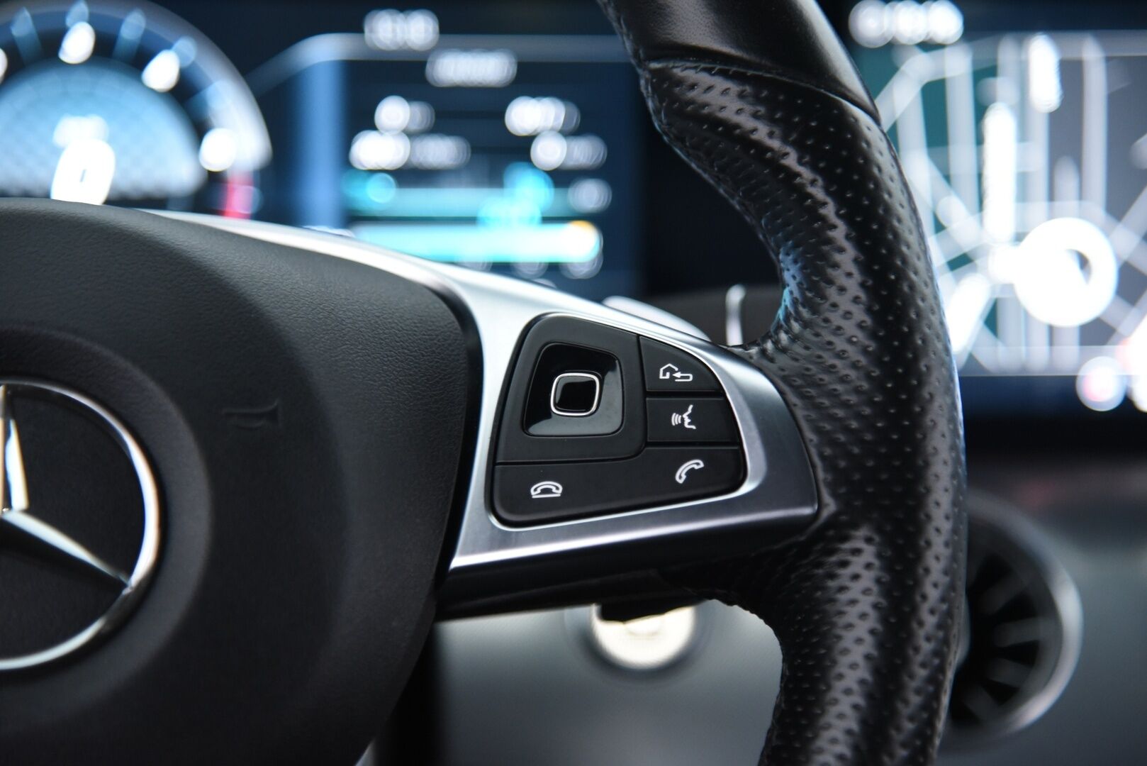 Mercedes-Benz E 2018 220 d A Coupé Business AMG - Widescreen / Burmester / Multibeam-LED / P-kamera / Ambient Light / Urheiluistuimet / 