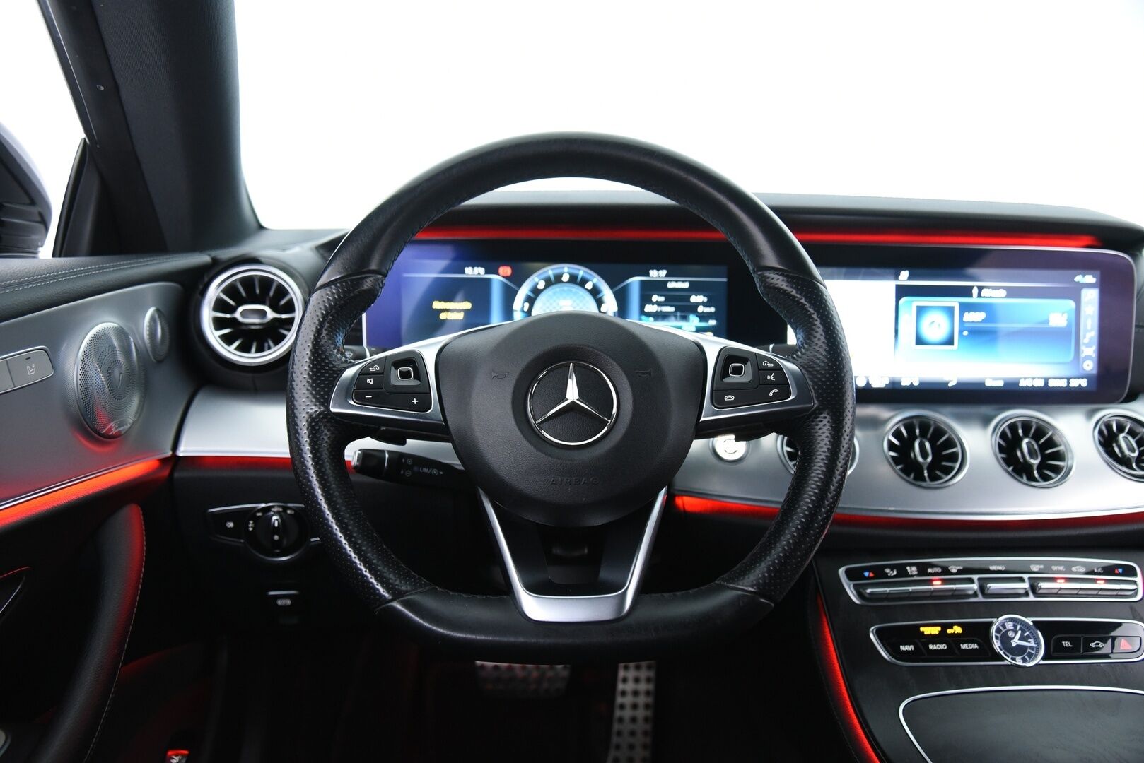 Mercedes-Benz E 2018 220 d A Coupé Business AMG - Widescreen / Burmester / Multibeam-LED / P-kamera / Ambient Light / Urheiluistuimet / 