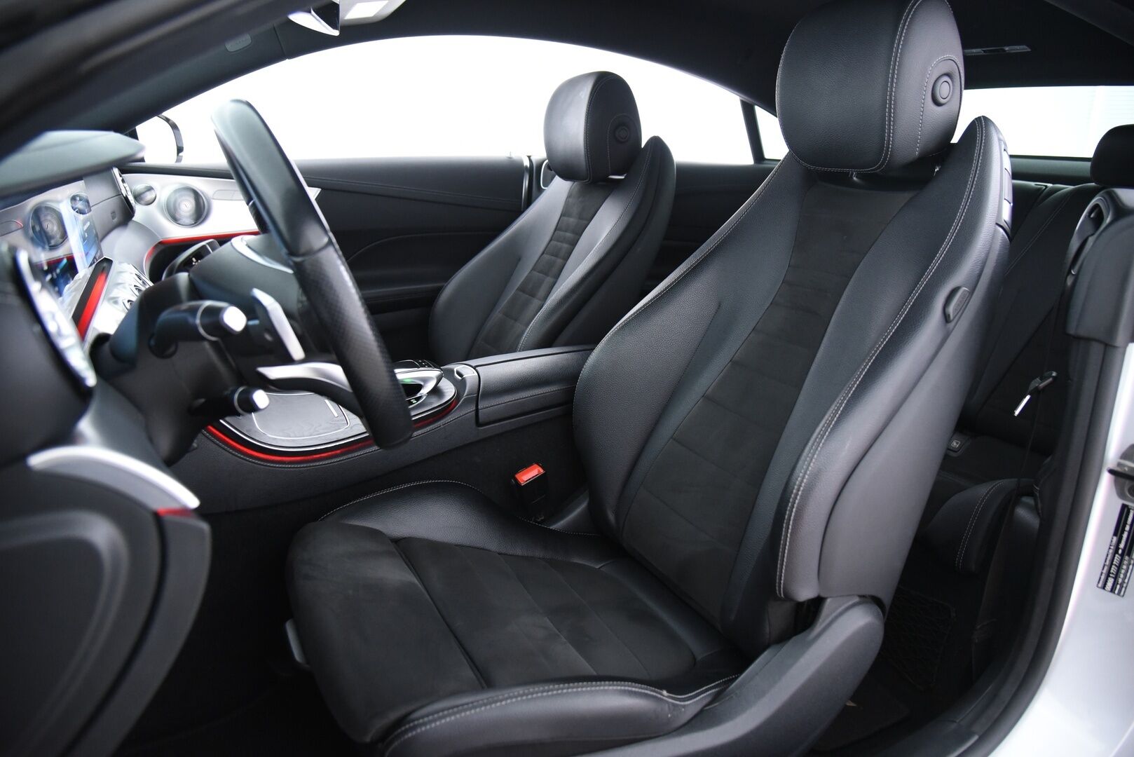 Mercedes-Benz E 2018 220 d A Coupé Business AMG - Widescreen / Burmester / Multibeam-LED / P-kamera / Ambient Light / Urheiluistuimet / 