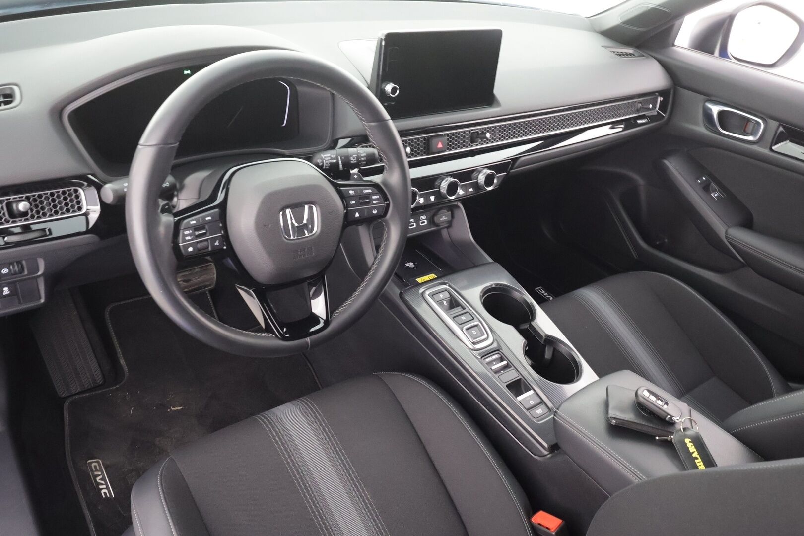 Honda Civic 2023 Hybrid Sport * ACC / P.kamera / LED / Navi / Lohkolämmitin / KeylessGo / Puolinahat * - Suomi-auto / Kahdet renkaat aluvanteilla / Merkkihuollettu