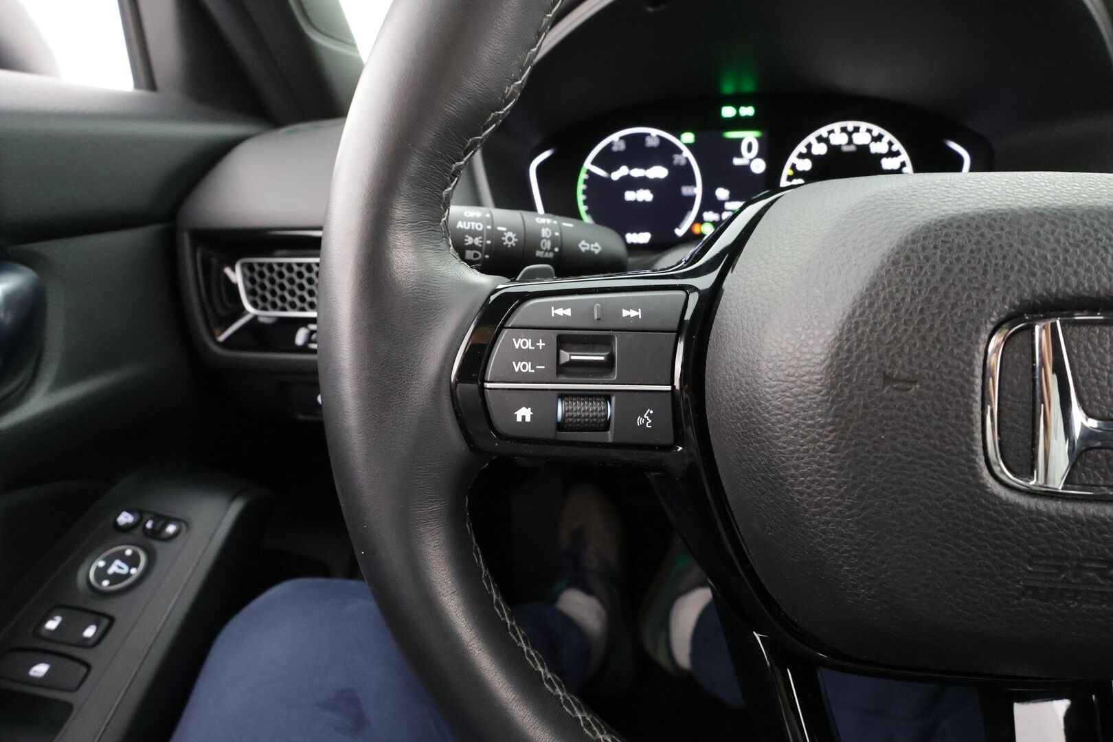 Honda Civic 2023 Hybrid Sport * ACC / P.kamera / LED / Navi / Lohkolämmitin / KeylessGo / Puolinahat * - Suomi-auto / Kahdet renkaat aluvanteilla / Merkkihuollettu