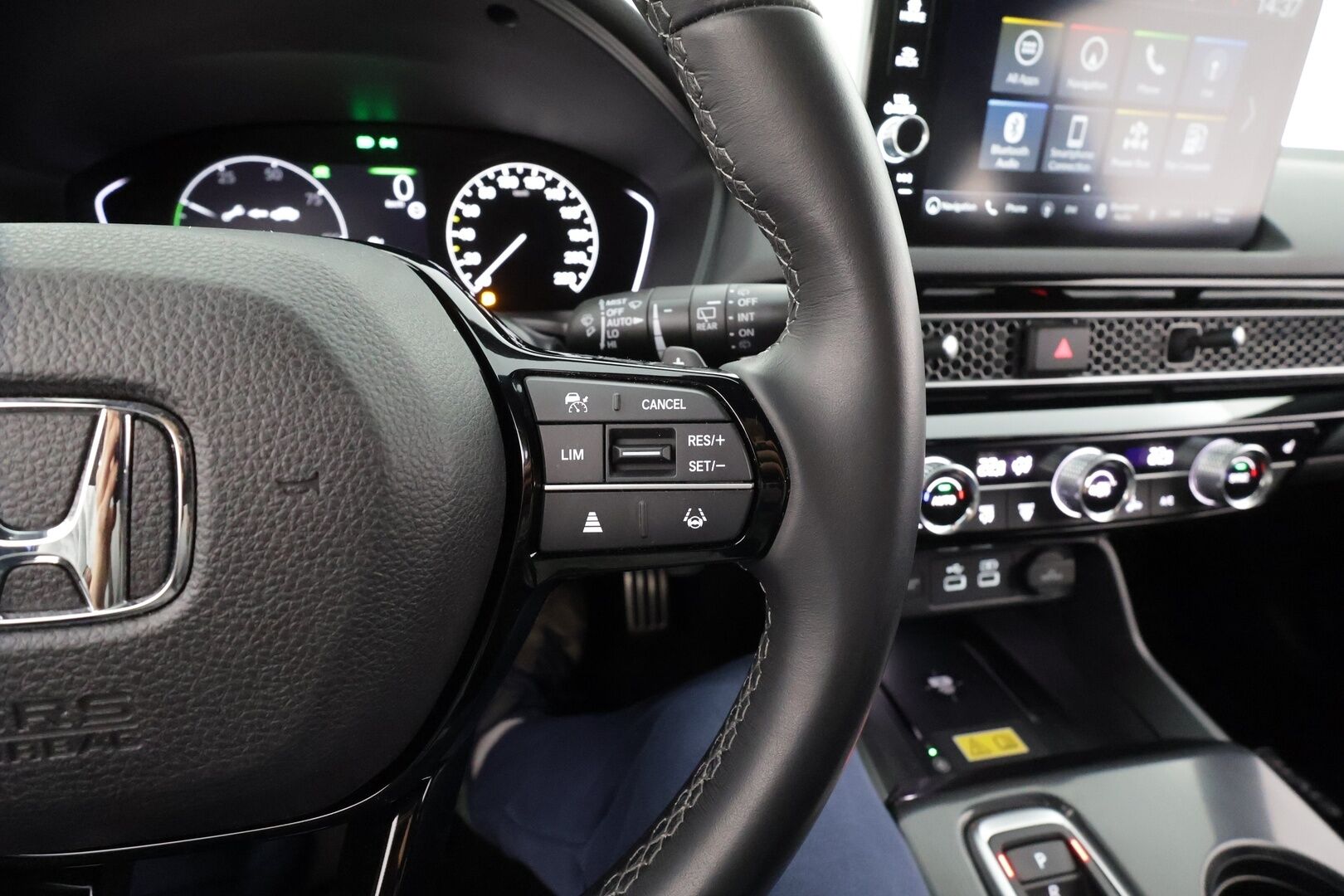 Honda Civic 2023 Hybrid Sport * ACC / P.kamera / LED / Navi / Lohkolämmitin / KeylessGo / Puolinahat * - Suomi-auto / Kahdet renkaat aluvanteilla / Merkkihuollettu