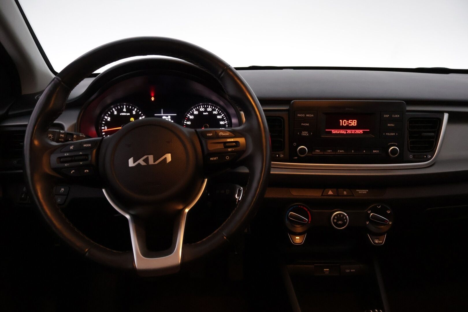 Kia Rio 2023 1,2 LX *Vetokoukku / Ratinlämmitin / Bluetooth / Vakionopeudensäädin / 2x Renkaat ja vanteet* - 1-omisteinen Suomi-auto / Merkkihuollettu / Kahdet huippurenkaat - HULLUT JOULUT KORKOTARJOUS 2,49% 