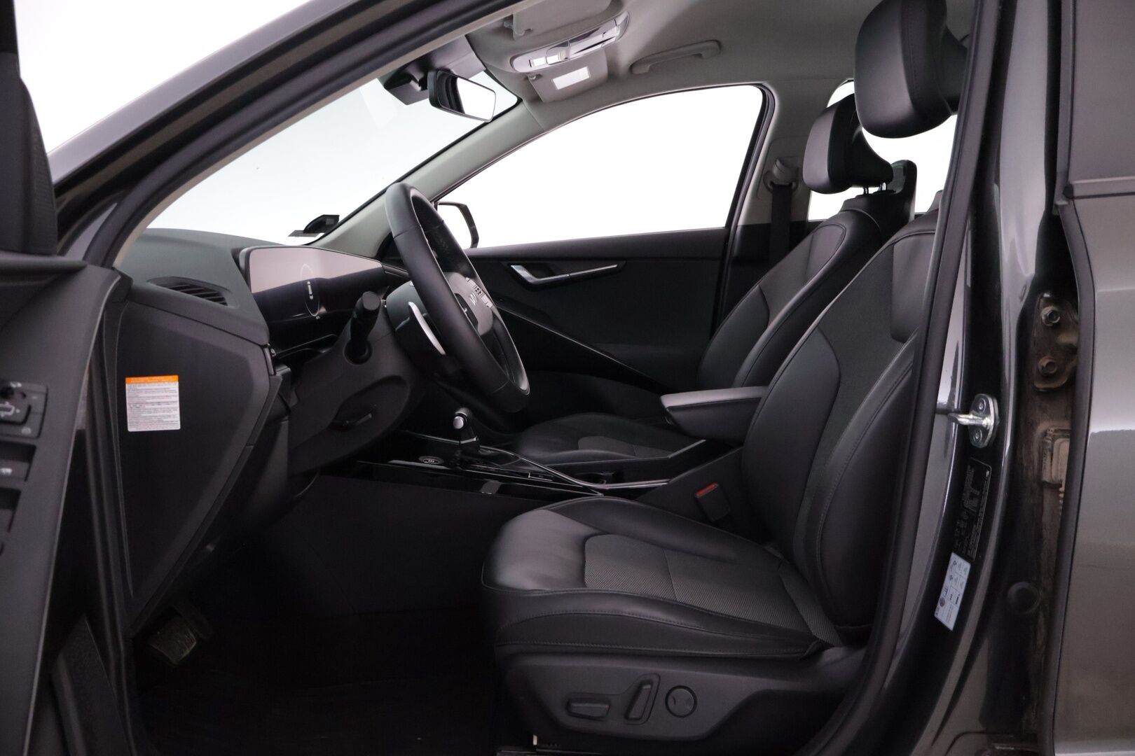 Kia Niro 2023 1,6 GDI Hybrid EX DCT * 1.Om Suomi-auto / Adapt. vak / Sähköpenkki / Puolinahat / Ohjausavustin  / Lohkolämmitin* - Juuri huollettu! / Keyless Go / Peruutuskamera / Kaukovaloautomatiikka / Raintlämmitin / Kia Connect 