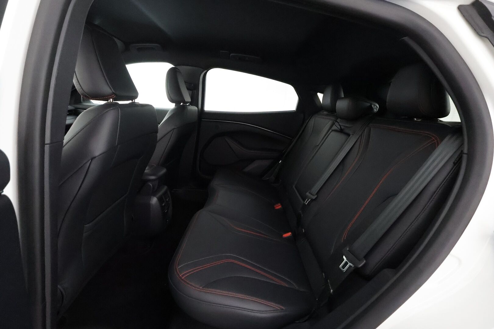 Ford Mustang Mach-E 2023 98kWh 351hv AWD Premium 5-ovinen - | Koukku | ACC | LED | 360 | B&O | Muistipenkki | Kaistavahti | Katveavustin | Navi | Keyless | 1-om Suomi-auto | 2x Latauskaapelit | Kahdet renkaat | Merkkihuollot |