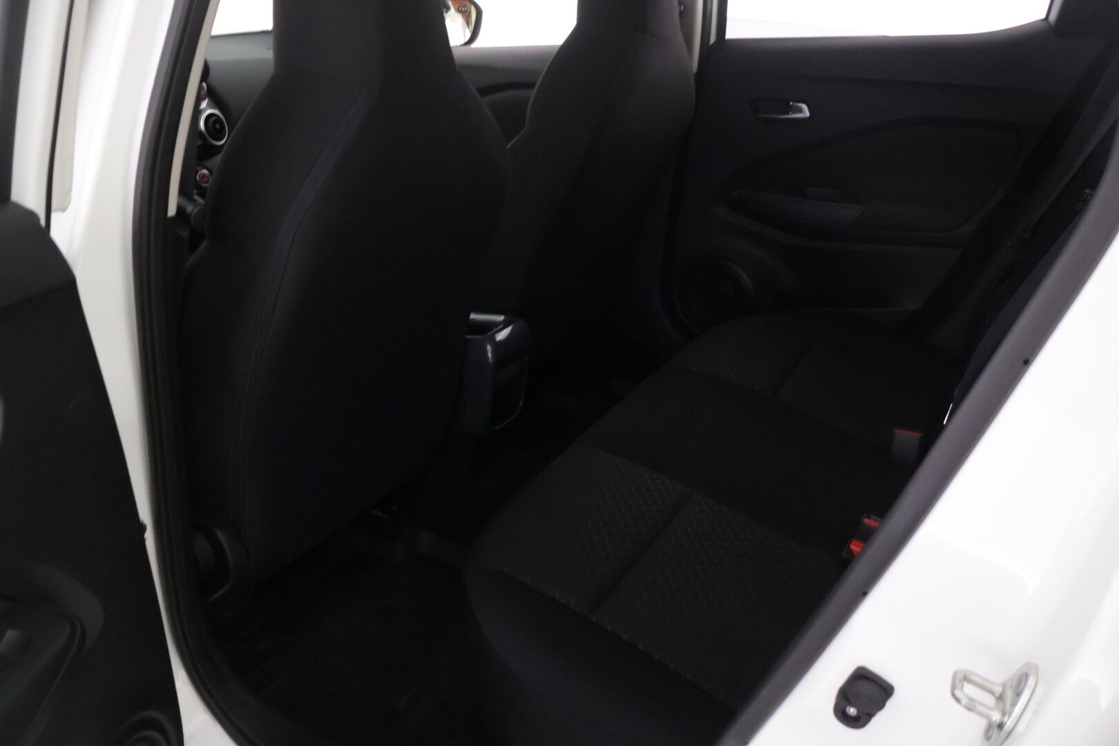 Nissan Juke 2023 DIG-T 114HP 7DCT Acenta Comfort Pack + Navi MY23 - 1. Om Suomi-auto | Merkkihuollettu | Vakkari | P.kamera | Carplay | Navi | 2x renkaat