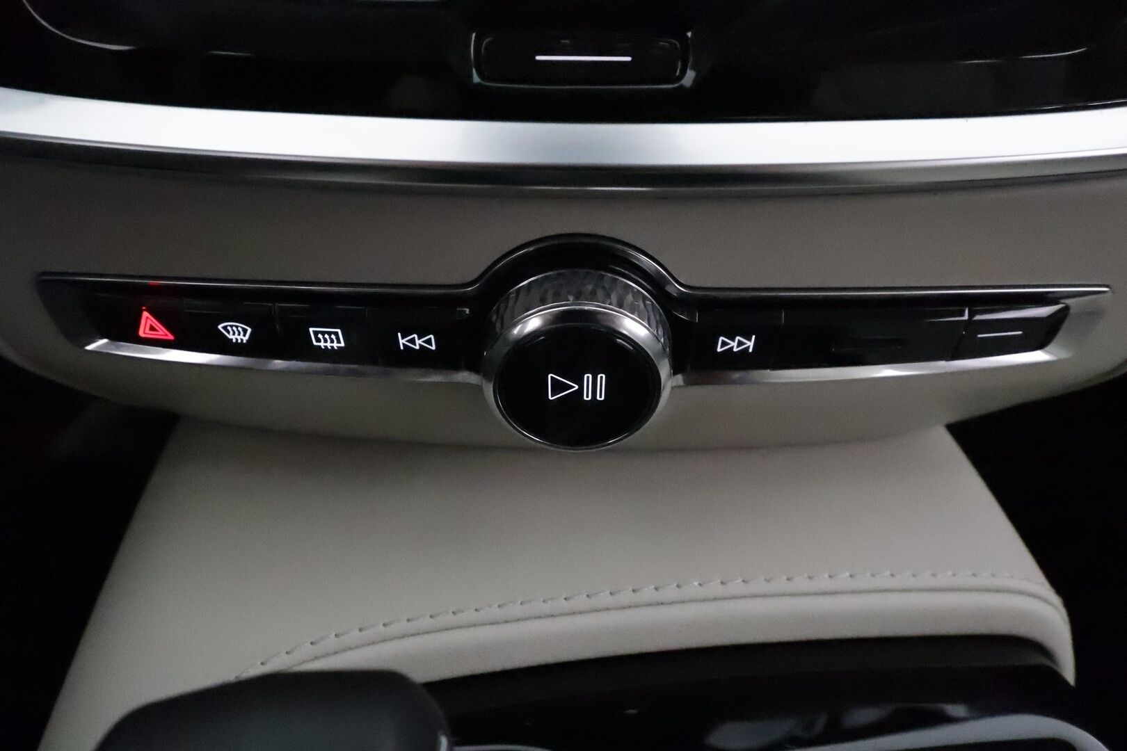 Volvo V60 2024 T8 AWD Long Range High Performance Plus Dark aut **H&K / Koukku / ACC / Full-LED / P.Kamera / Sporttinahat Muistilla** - *Akku kuntotarkastettu SoH 99,3% / Kahdet Renkaat / Merkkihuollettu!*