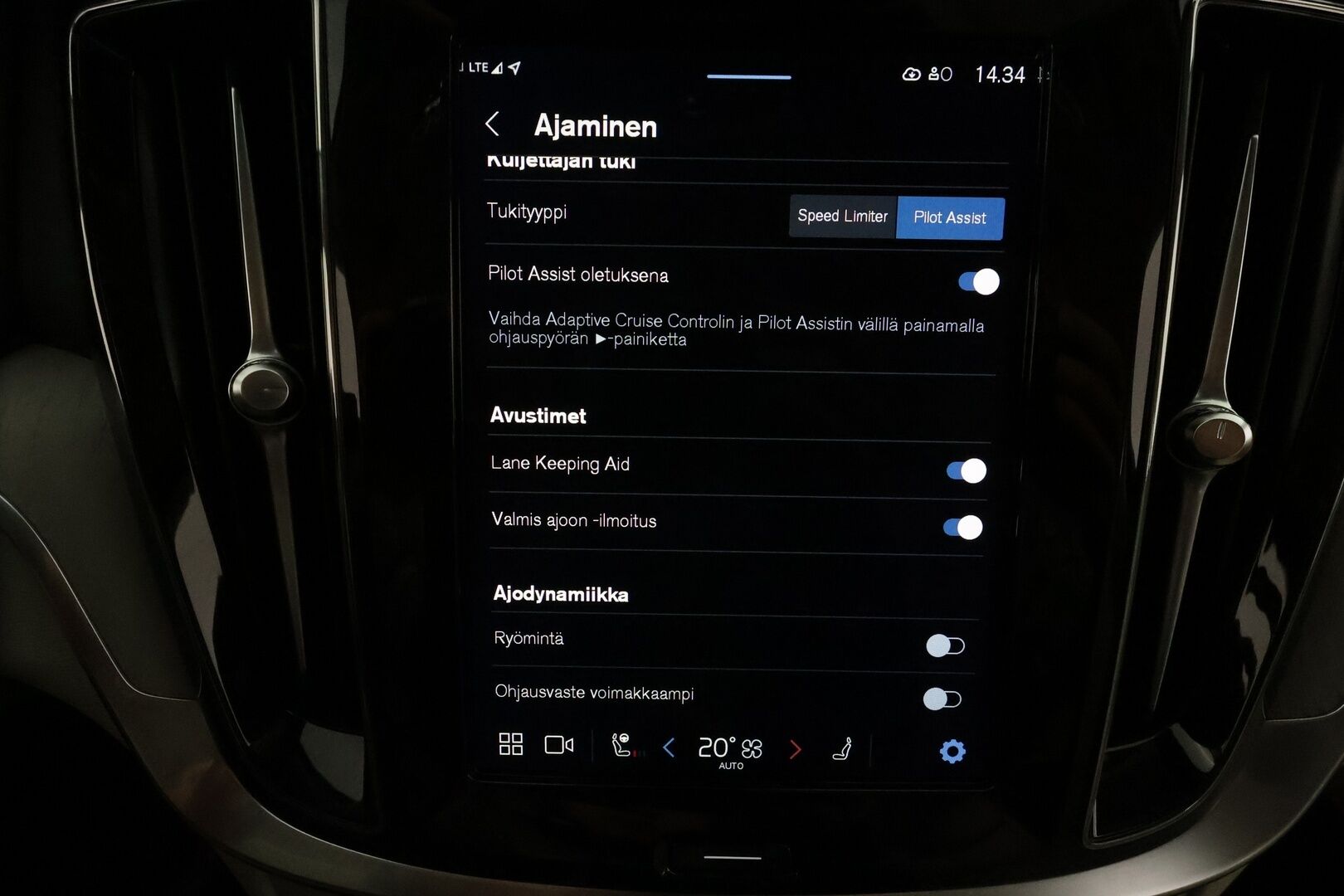 Volvo V60 2024 T8 AWD Long Range High Performance Plus Dark aut **H&K / Koukku / ACC / Full-LED / P.Kamera / Sporttinahat Muistilla** - *Akku kuntotarkastettu SoH 99,3% / Kahdet Renkaat / Merkkihuollettu!*