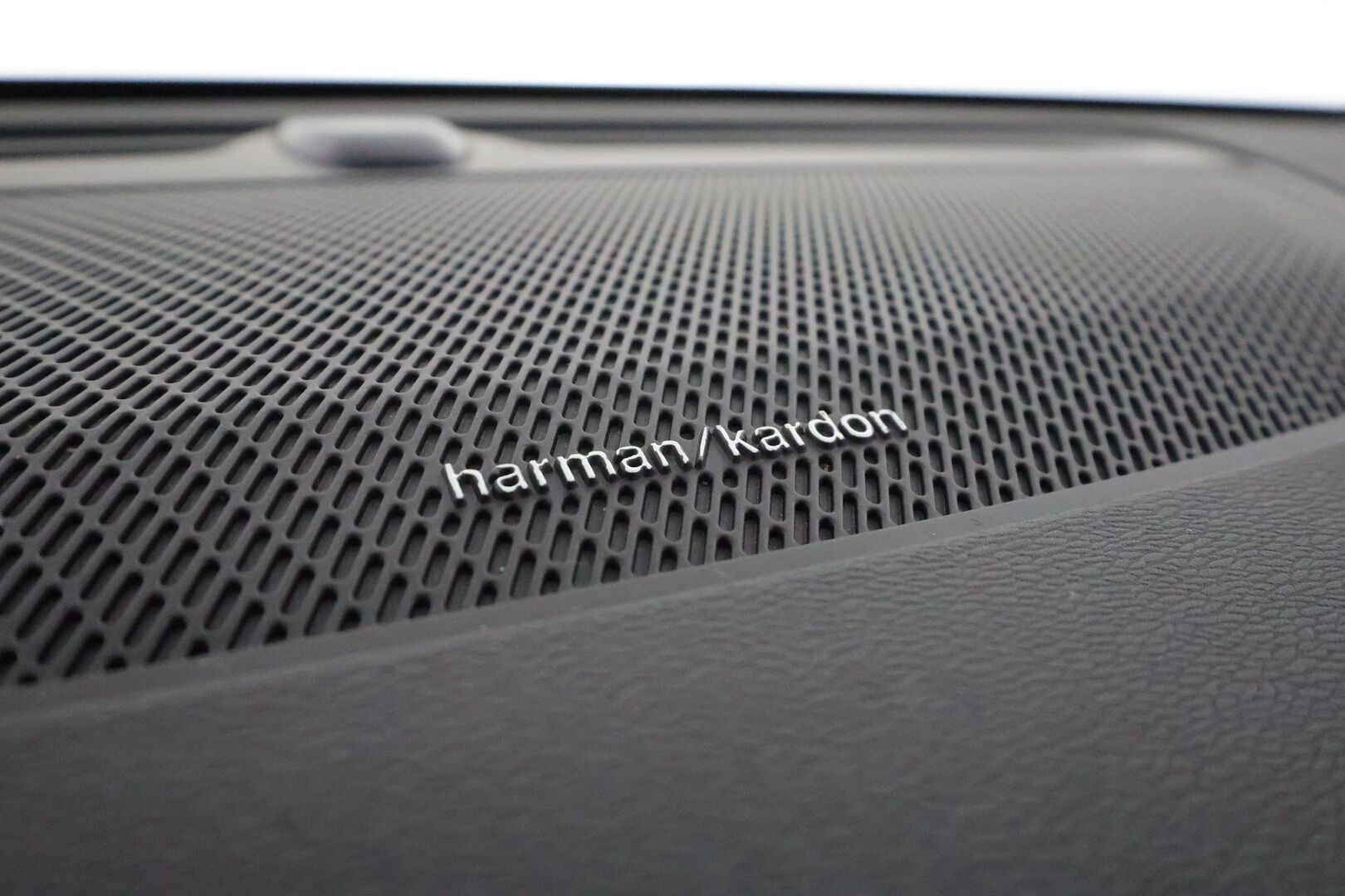 Volvo V60 2024 T8 AWD Long Range High Performance Plus Dark aut **H&K / Koukku / ACC / Full-LED / P.Kamera / Sporttinahat Muistilla** - *Akku kuntotarkastettu SoH 99,3% / Kahdet Renkaat / Merkkihuollettu!*