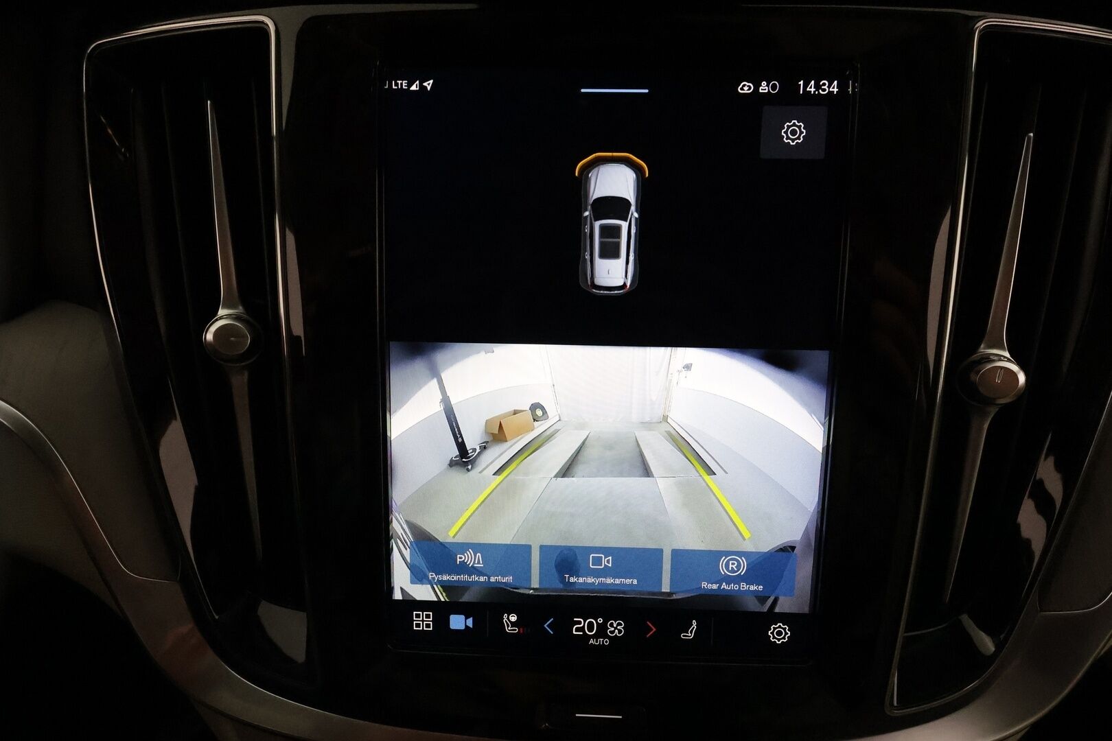 Volvo V60 2024 T8 AWD Long Range High Performance Plus Dark aut **H&K / Koukku / ACC / Full-LED / P.Kamera / Sporttinahat Muistilla** - *Akku kuntotarkastettu SoH 99,3% / Kahdet Renkaat / Merkkihuollettu!*