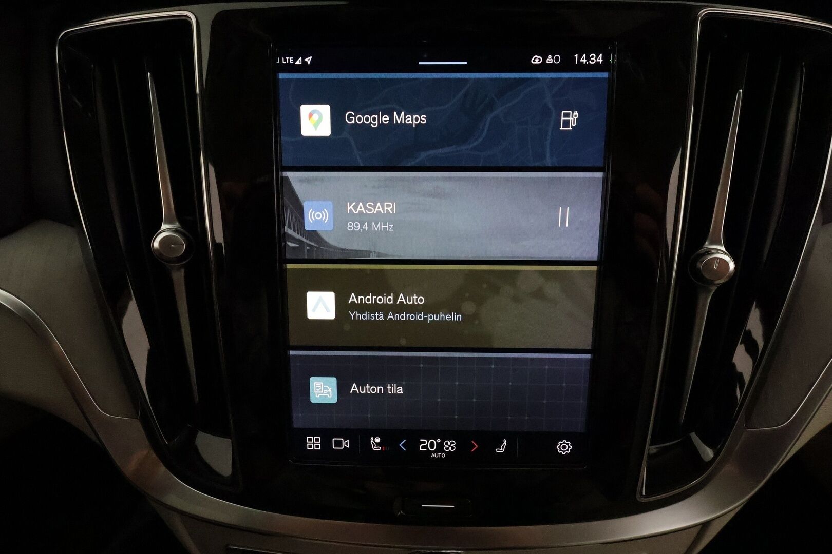 Volvo V60 2024 T8 AWD Long Range High Performance Plus Dark aut **H&K / Koukku / ACC / Full-LED / P.Kamera / Sporttinahat Muistilla** - *Akku kuntotarkastettu SoH 99,3% / Kahdet Renkaat / Merkkihuollettu!*