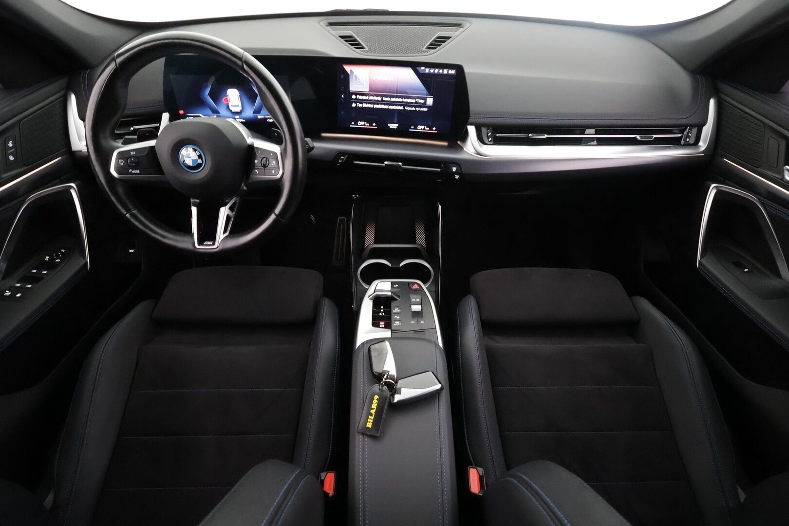 BMW X1 2023 U11 25e xDrive Charged Edition M Sport - | ACC | Adapt. LED | Nahka-alcantara | Sporttipenkit | P.kamera | Comfort Access | Lane Assist | Lämm. ratti | Sähk. takaluukku | 1-om suomiauto | - KORKO VAIN 3,99 %