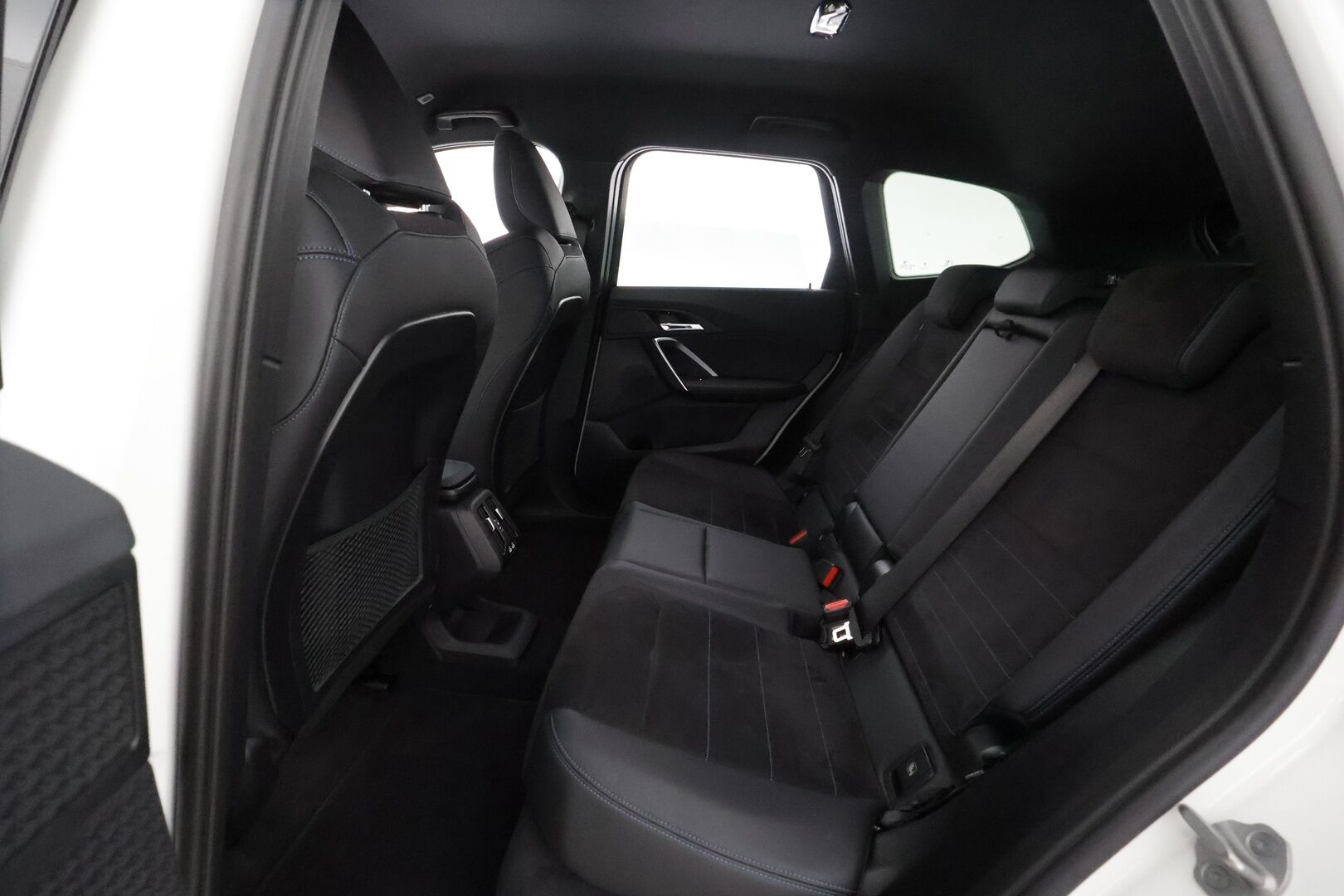 BMW X1 2023 U11 25e xDrive Charged Edition M Sport - | ACC | Adapt. LED | Nahka-alcantara | Sporttipenkit | P.kamera | Comfort Access | Lane Assist | Lämm. ratti | Sähk. takaluukku | 1-om suomiauto | - KORKO VAIN 3,99 %
