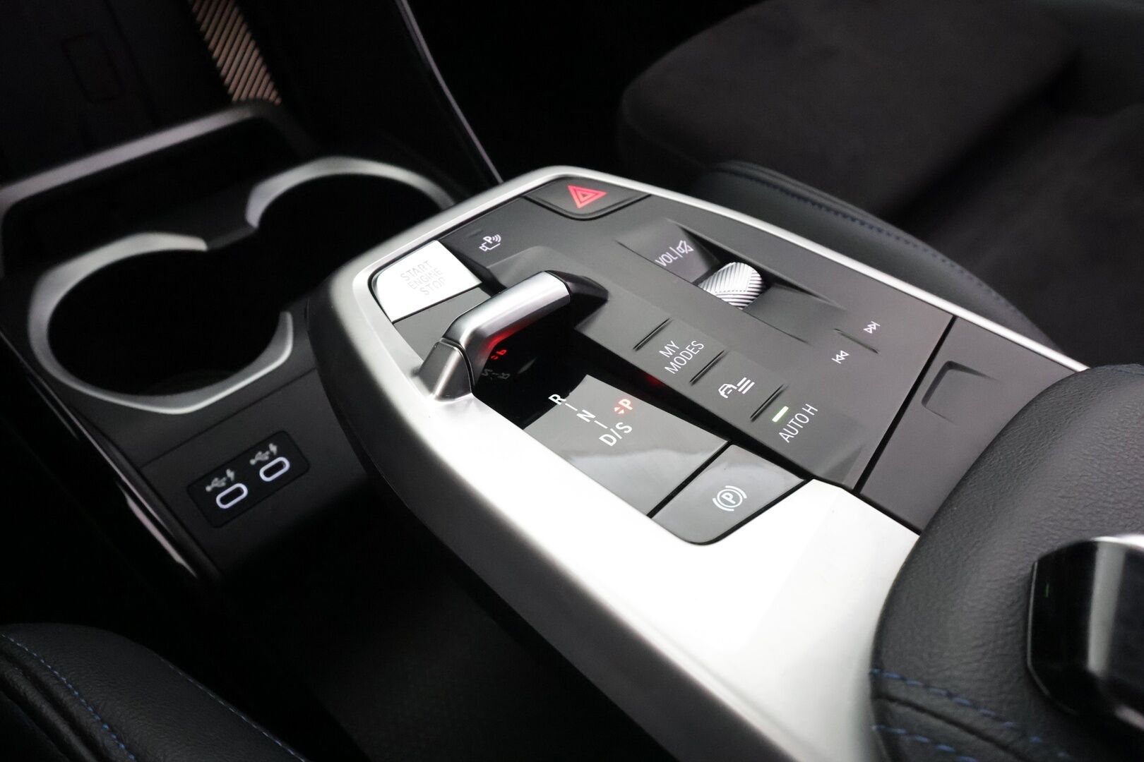 BMW X1 2023 U11 25e xDrive Charged Edition M Sport - | ACC | Adapt. LED | Nahka-alcantara | Sporttipenkit | P.kamera | Comfort Access | Lane Assist | Lämm. ratti | Sähk. takaluukku | 1-om suomiauto | - KORKO VAIN 3,99 %