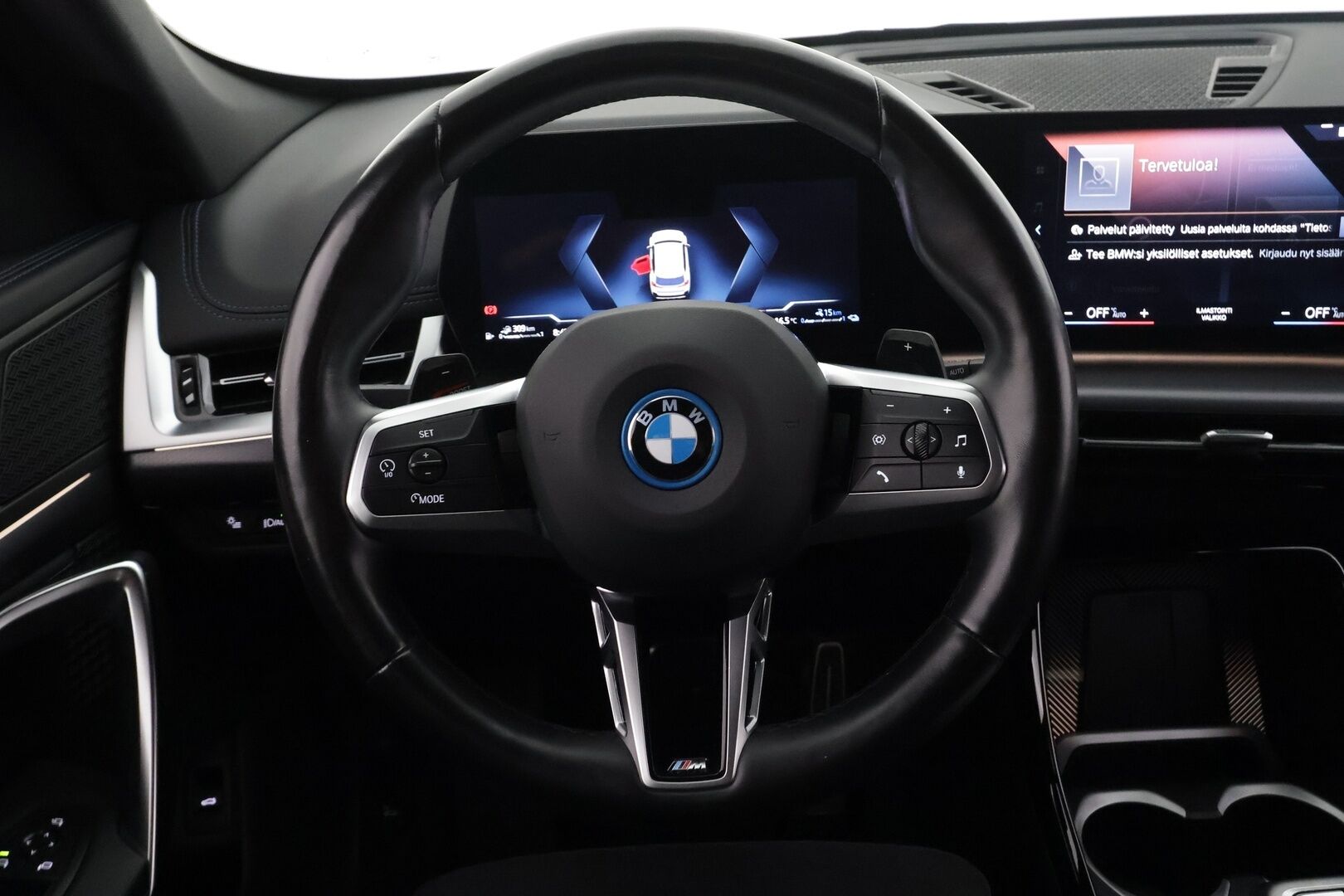 BMW X1 2023 U11 25e xDrive Charged Edition M Sport - | ACC | Adapt. LED | Nahka-alcantara | Sporttipenkit | P.kamera | Comfort Access | Lane Assist | Lämm. ratti | Sähk. takaluukku | 1-om suomiauto | - KORKO VAIN 3,99 %