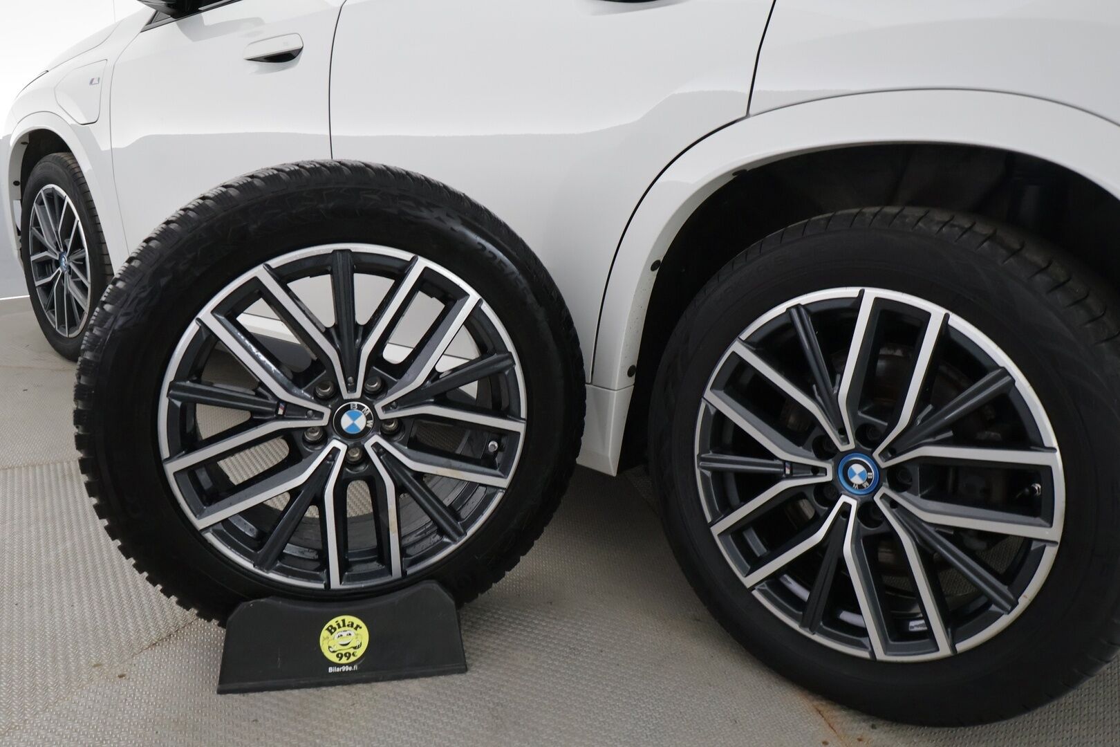 BMW X1 2023 U11 25e xDrive Charged Edition M Sport - | ACC | Adapt. LED | Nahka-alcantara | Sporttipenkit | P.kamera | Comfort Access | Lane Assist | Lämm. ratti | Sähk. takaluukku | 1-om suomiauto | - KORKO VAIN 3,99 %