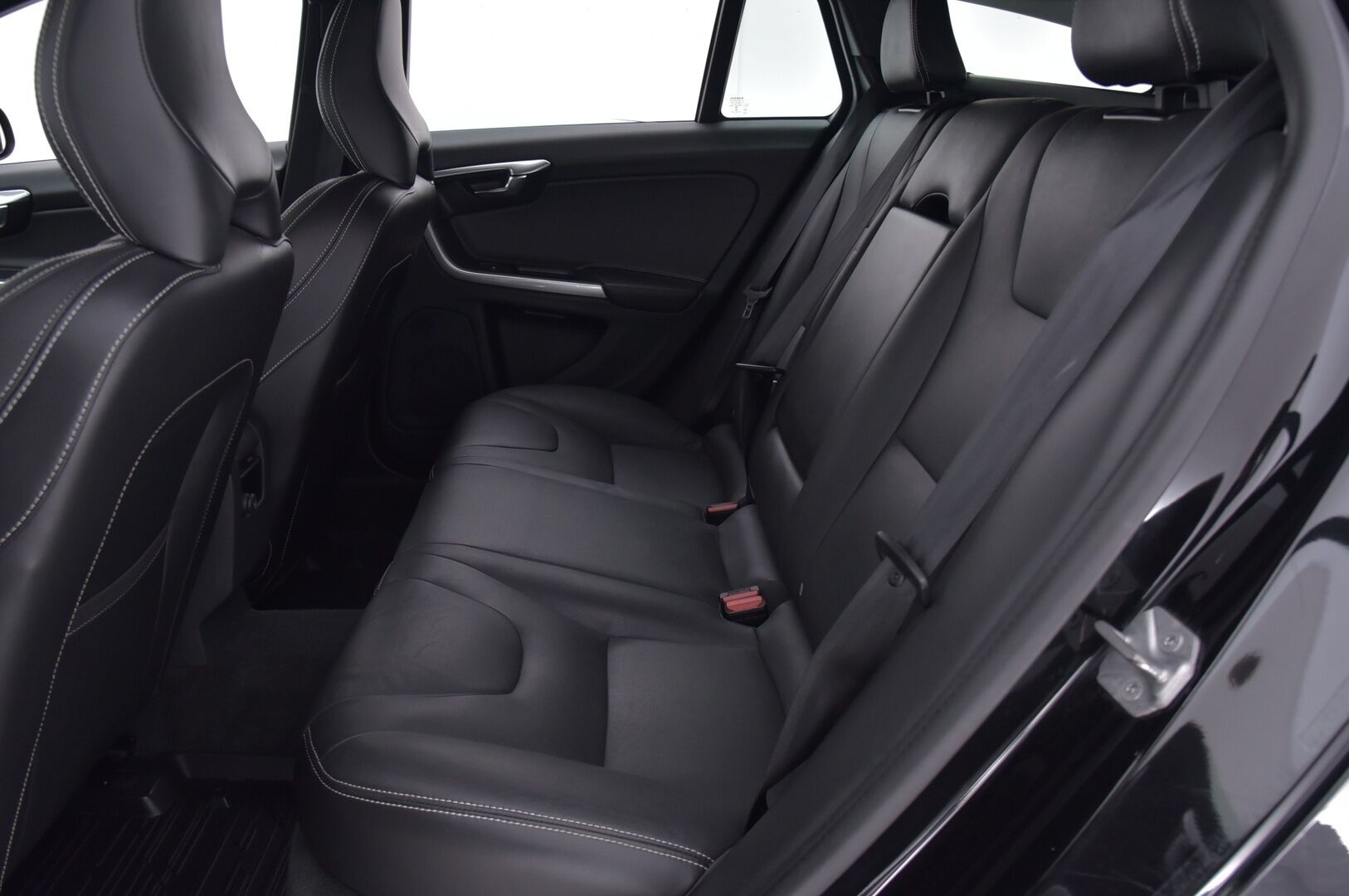 Volvo V60 2018 D5 Twin Engine Plug-in Classic Summum // Adapt. vakkari / Navi / Keyless / VOC / Nahat // - Myydään juuri huollettuna.