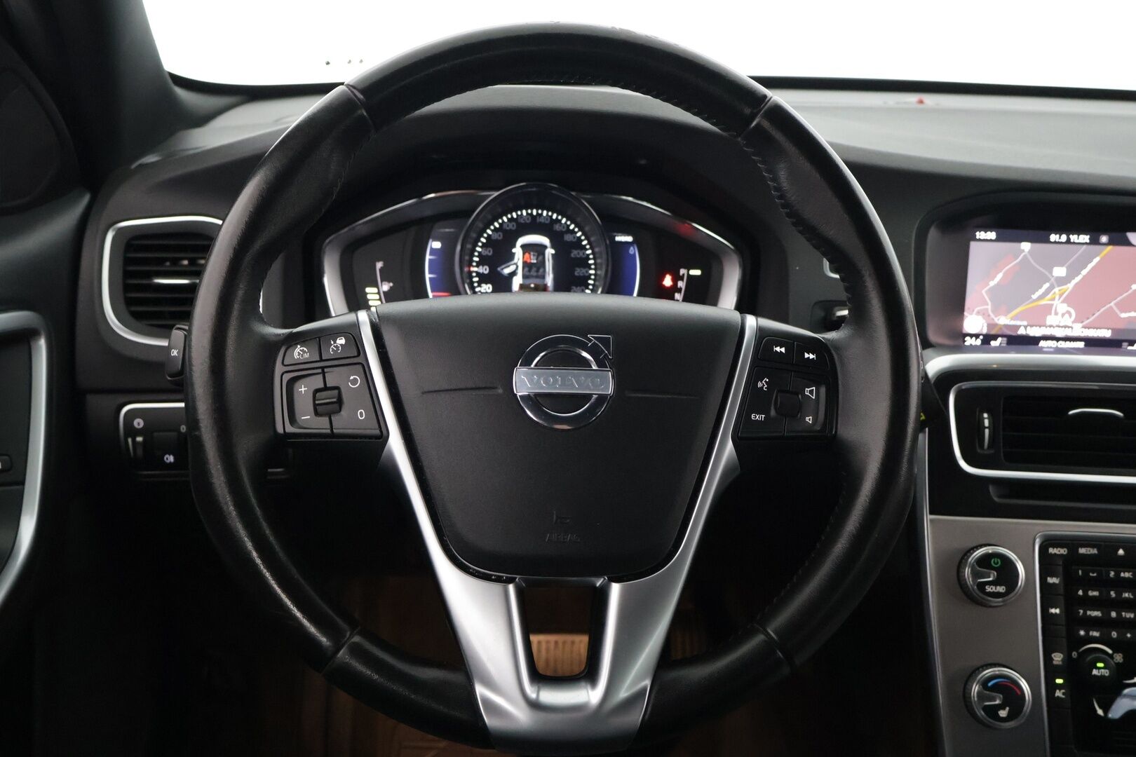 Volvo V60 2018 D5 AWD Twin Engine Classic Summum *ACC / Webasto / Navi / Keyless / VOC / Nahat* - *Myydään juuri huollettuna!* - HULLUT JOULUT KORKOTARJOUS 2,49% 