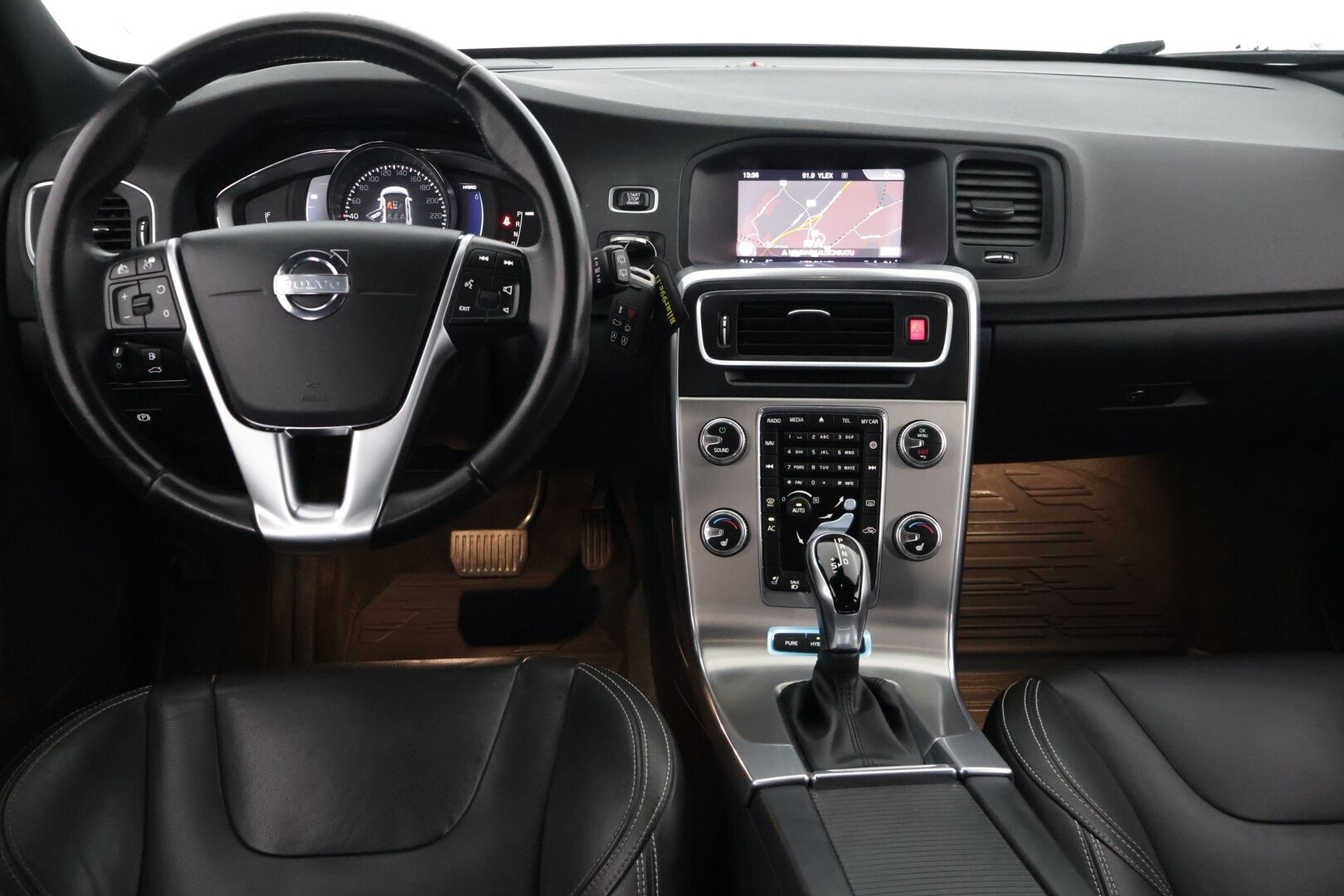 Volvo V60 2018 D5 AWD Twin Engine Classic Summum *ACC / Webasto / Navi / Keyless / VOC / Nahat* - *Myydään juuri huollettuna!* - HULLUT JOULUT KORKOTARJOUS 2,49% 