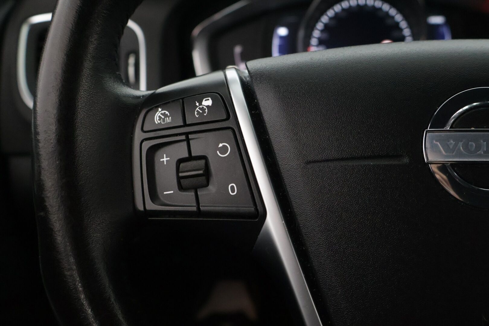 Volvo V60 2018 D5 AWD Twin Engine Classic Summum *ACC / Webasto / Navi / Keyless / VOC / Nahat* - *Myydään juuri huollettuna!* - HULLUT JOULUT KORKOTARJOUS 2,49% 