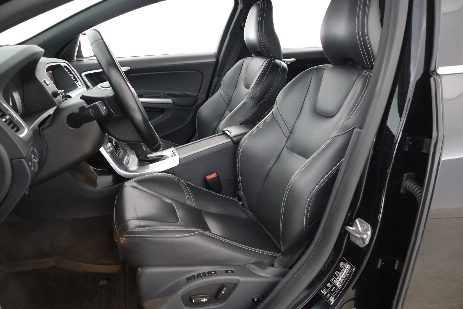 Volvo V60 2018 D5 AWD Twin Engine Classic Summum *ACC / Webasto / Navi / Keyless / VOC / Nahat* - *Myydään juuri huollettuna!* - HULLUT JOULUT KORKOTARJOUS 2,49% 