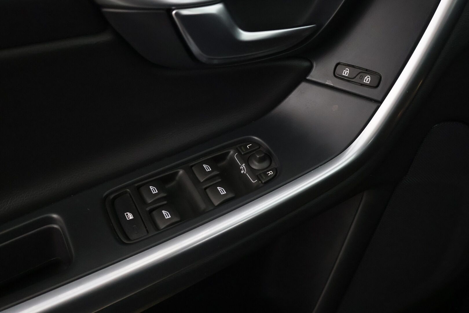 Volvo V60 2018 D5 AWD Twin Engine Classic Summum *ACC / Webasto / Navi / Keyless / VOC / Nahat* - *Myydään juuri huollettuna!* - HULLUT JOULUT KORKOTARJOUS 2,49% 