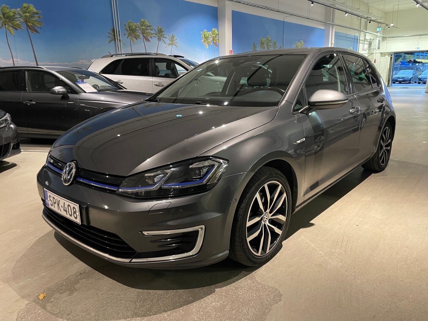 VOLKSWAGEN GOLF 2019 e-Golf 100 kW (136 hv) aut. - | Hyvät varusteet! | Merkkihuollettu | ACC | Digimittaristo | Nahat | P-Kamera | KeyLessGo | Tutkat | BLIS | Lämmitettävä lasi | 
